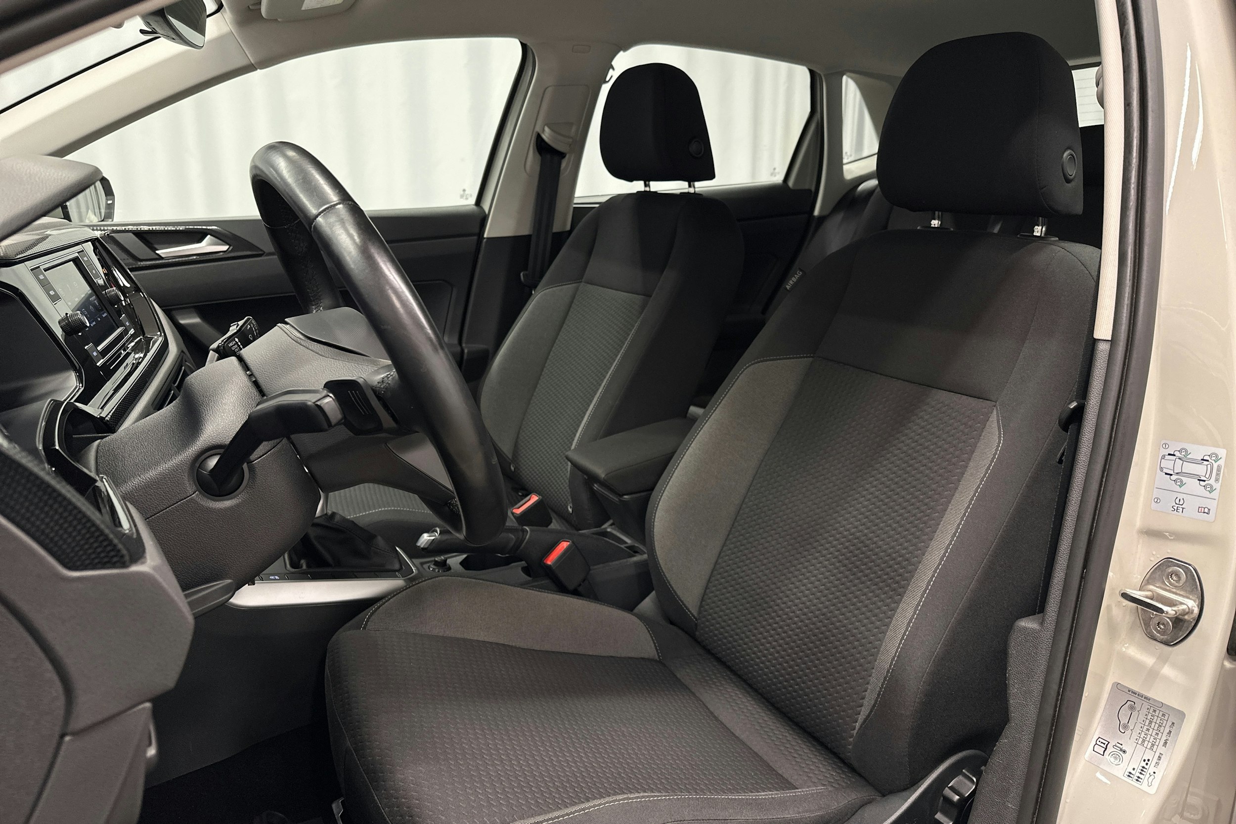 harmaa Volkswagen Polo 2023 kuva 12.