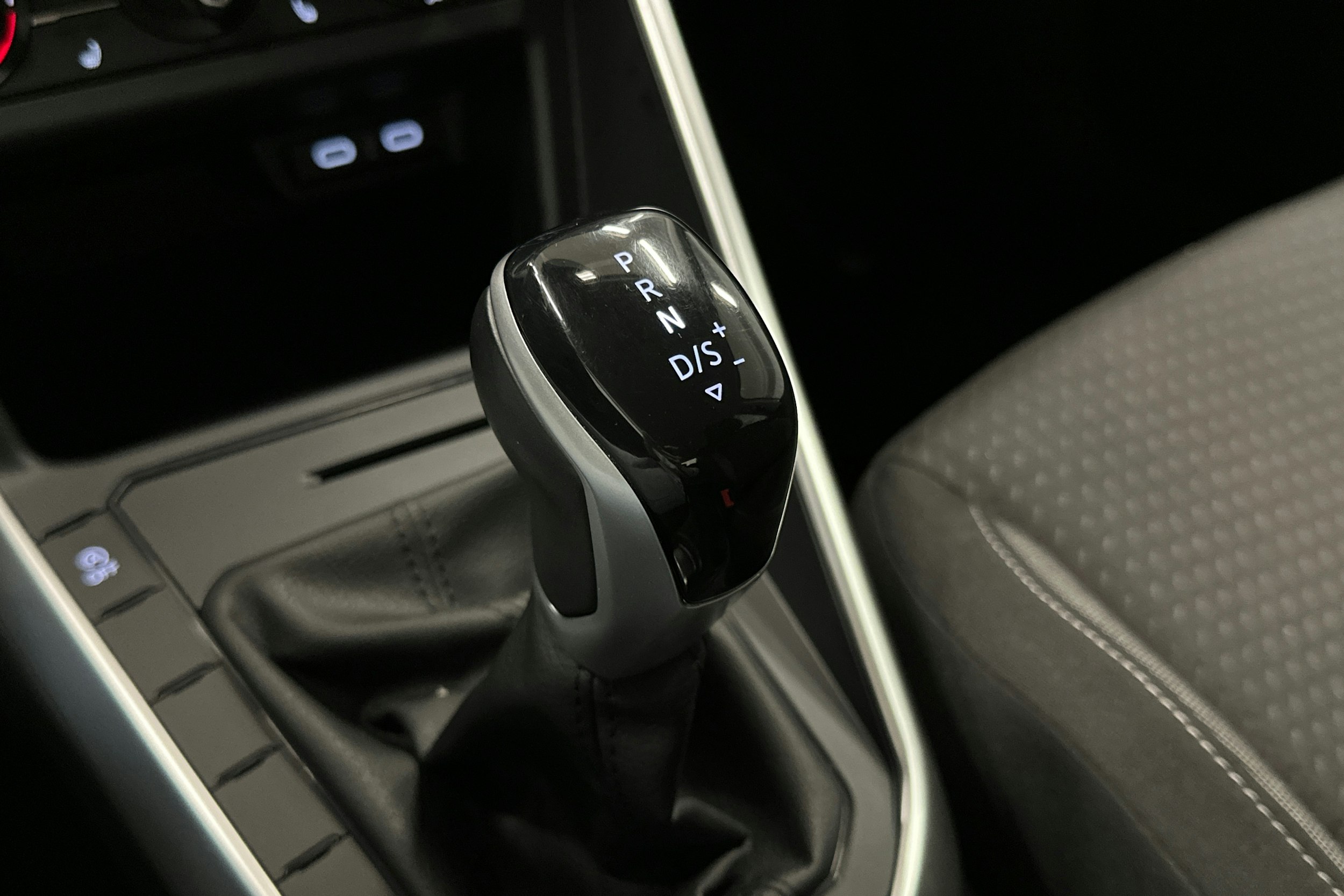 harmaa Volkswagen Polo 2023 kuva 22.