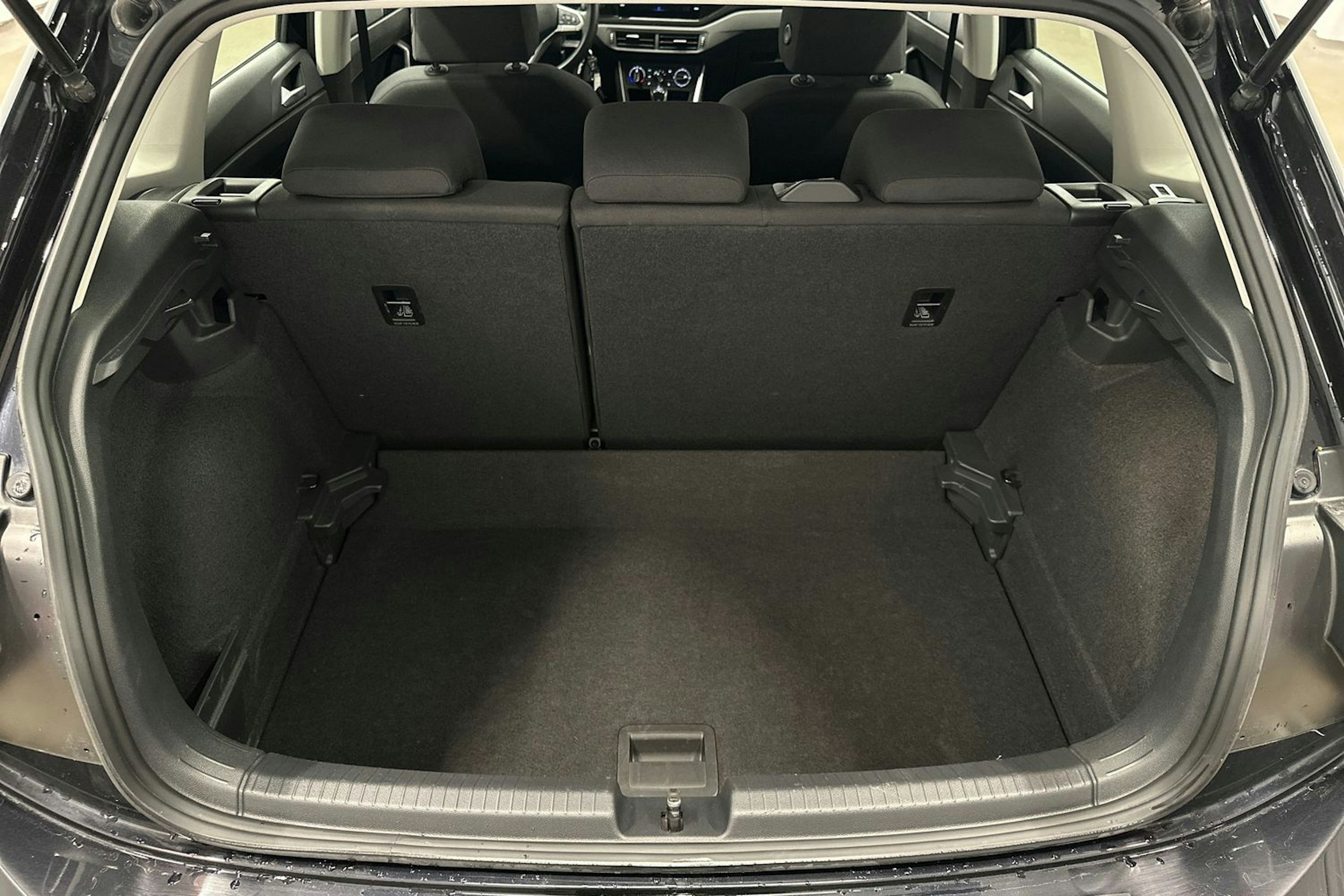 musta Volkswagen Polo 2023 kuva 11.
