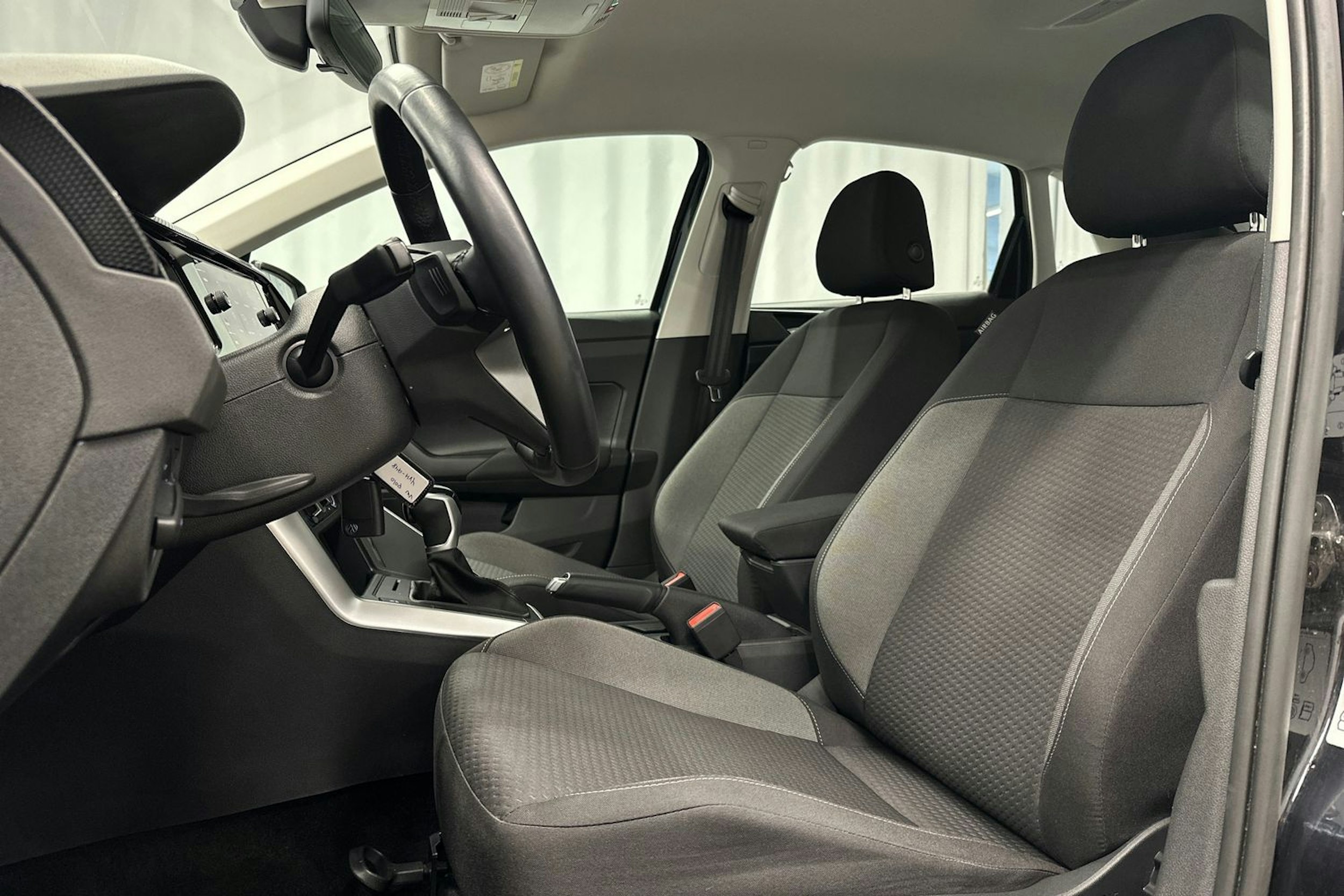 musta Volkswagen Polo 2023 kuva 13.