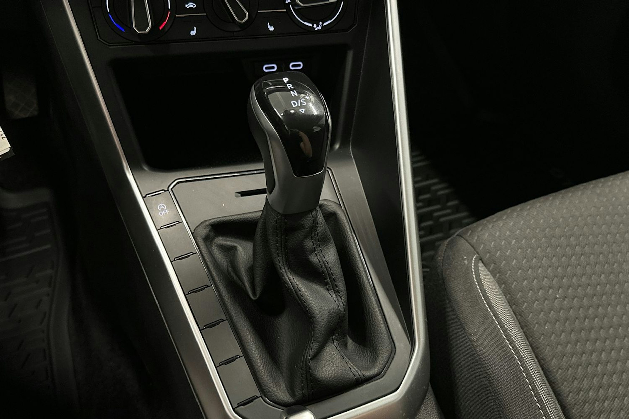 musta Volkswagen Polo 2023 kuva 17.