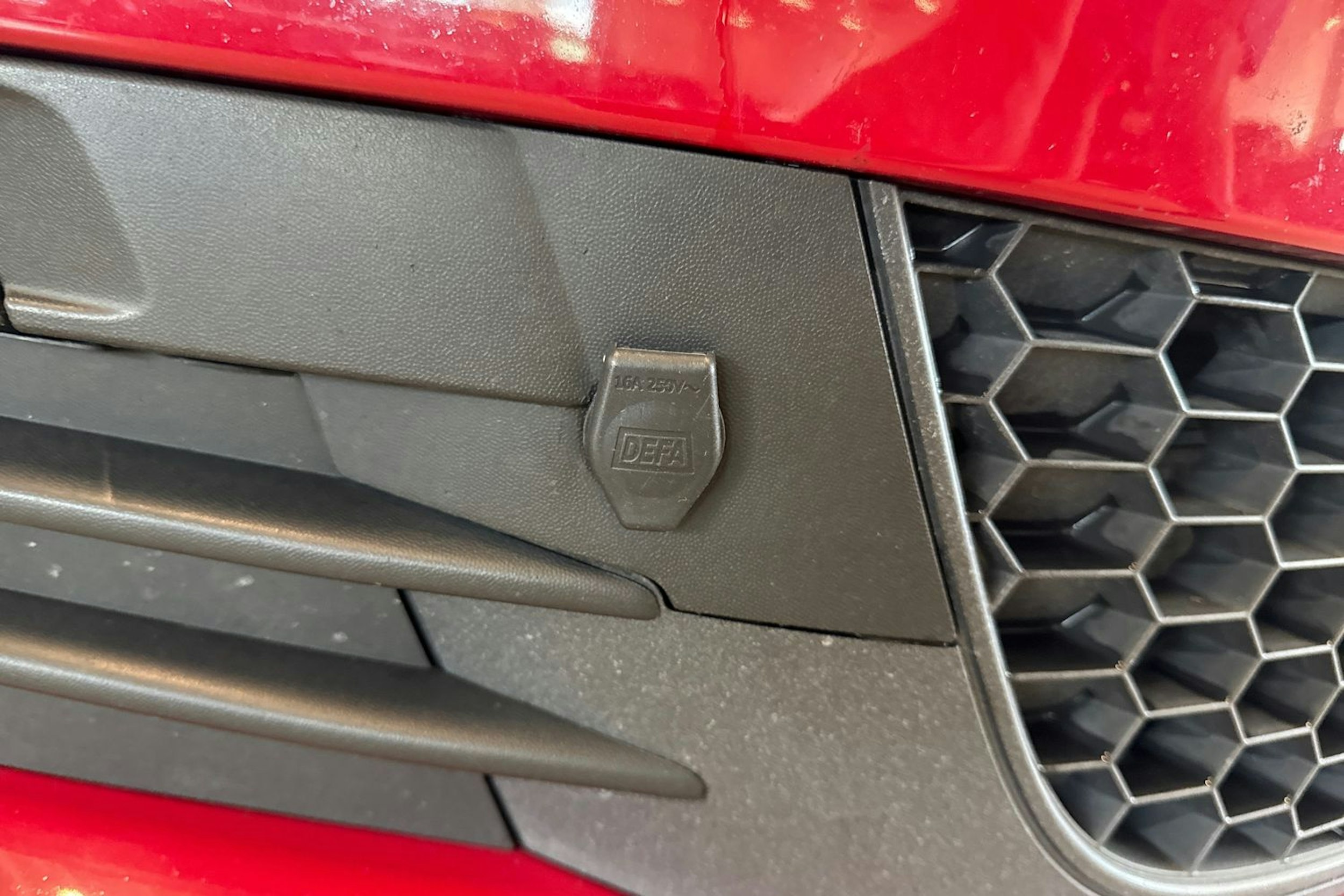punainen Volkswagen Scirocco 2009 kuva 18.