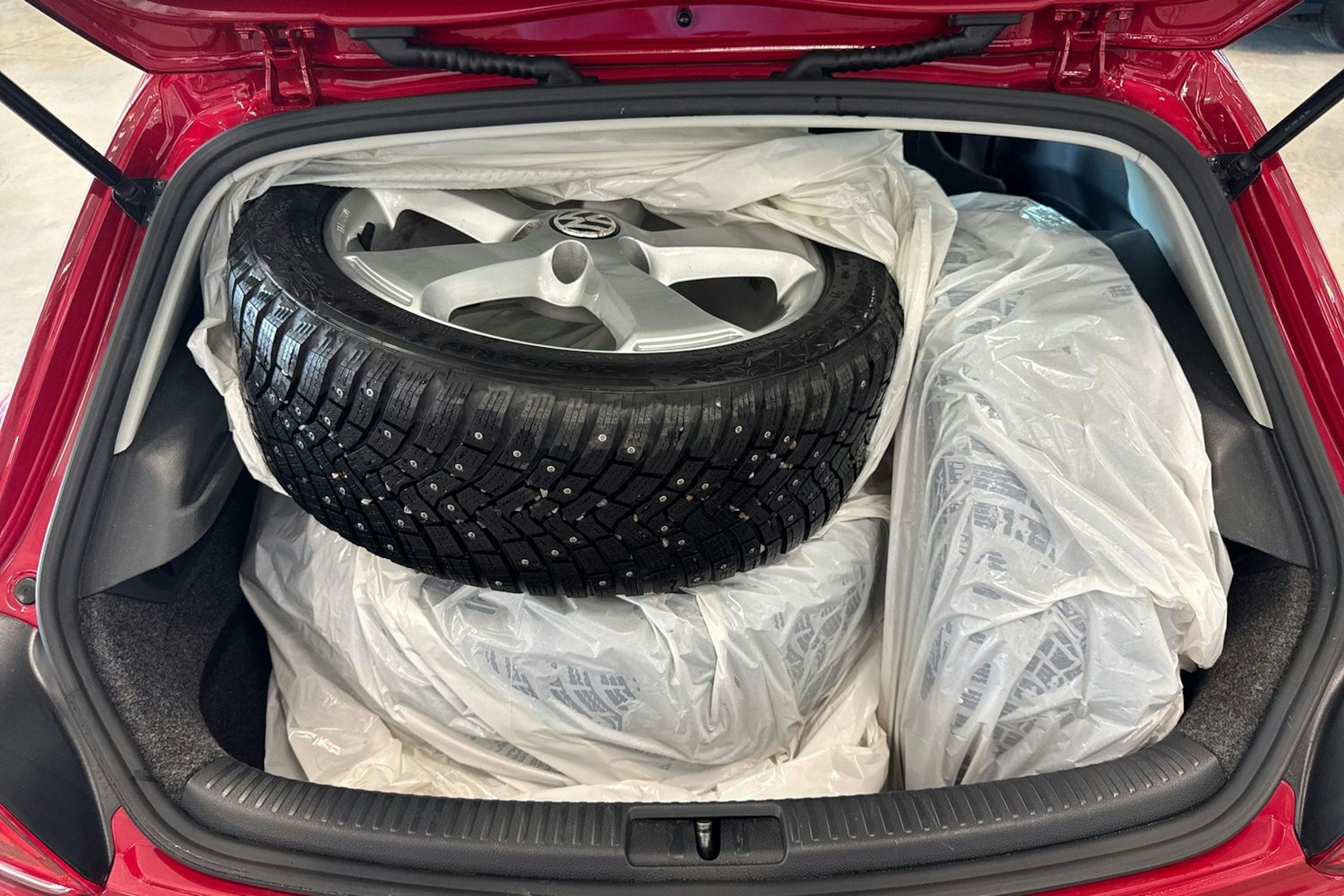 punainen Volkswagen Scirocco 2009 kuva 19.