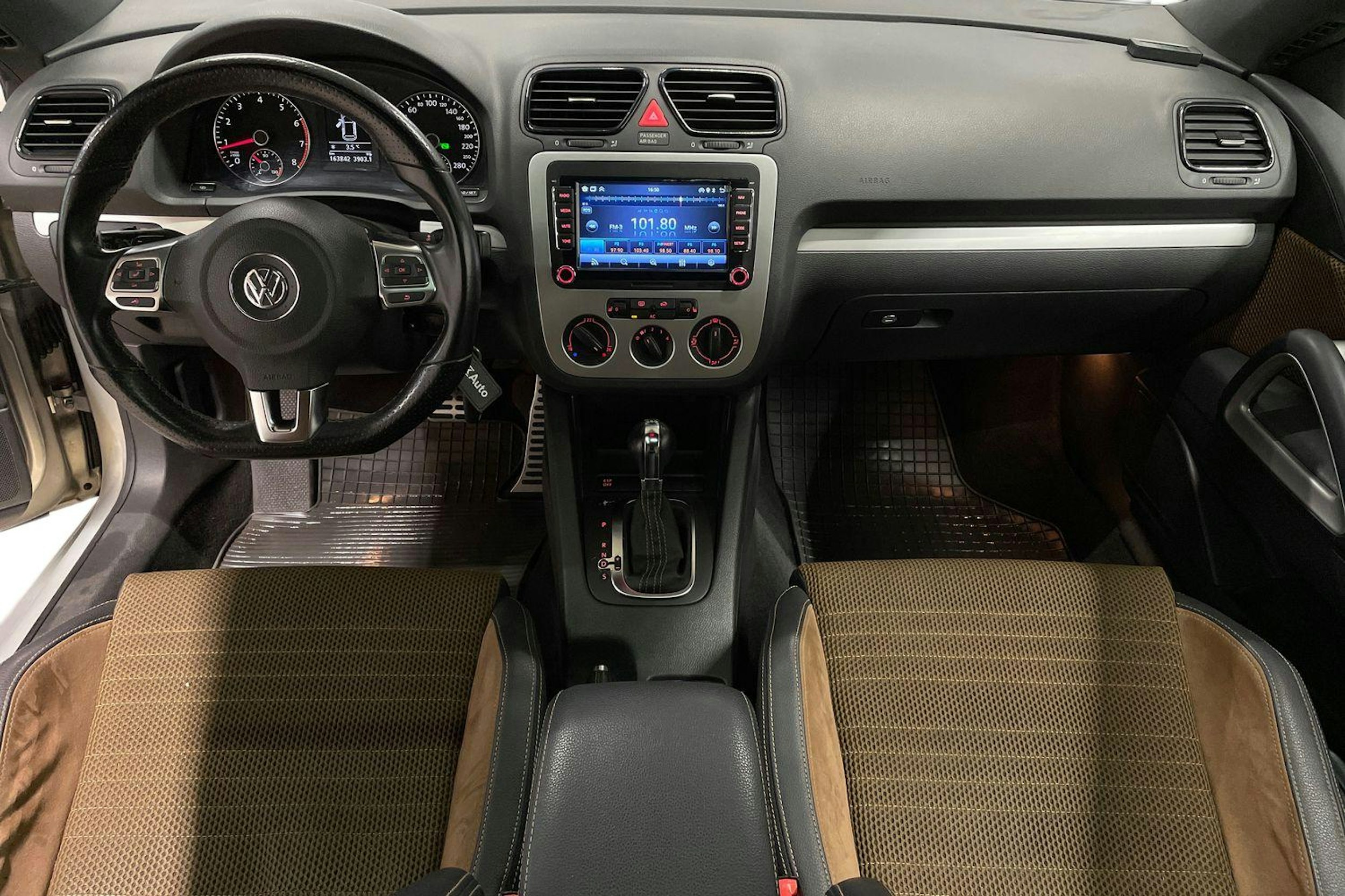 musta Volkswagen Scirocco 2009 kuva 9.