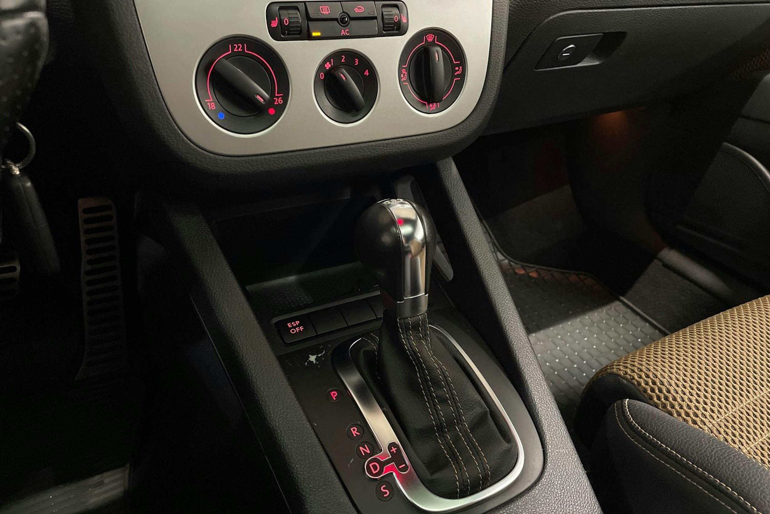 musta Volkswagen Scirocco 2009 kuva 18.