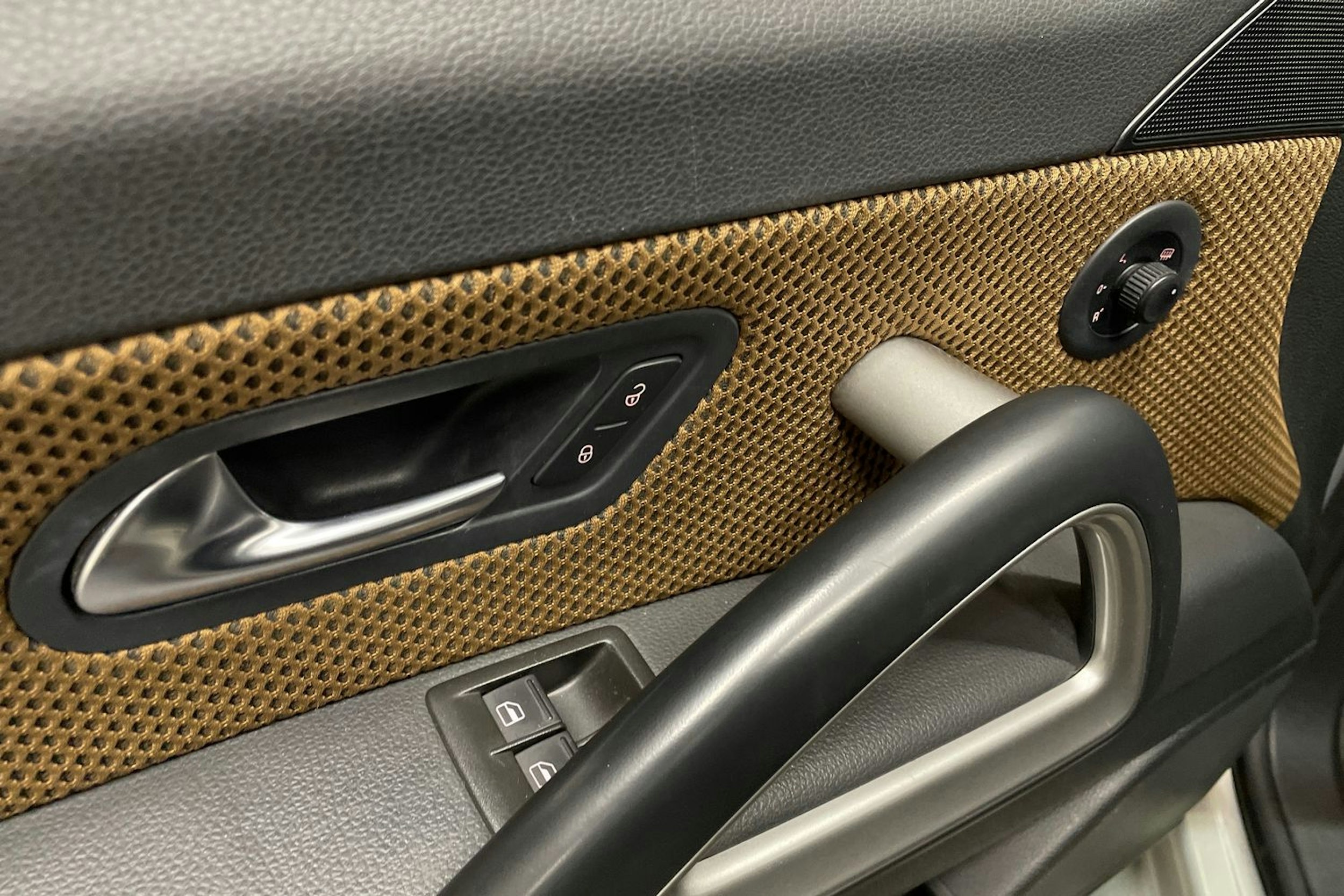 musta Volkswagen Scirocco 2009 kuva 22.