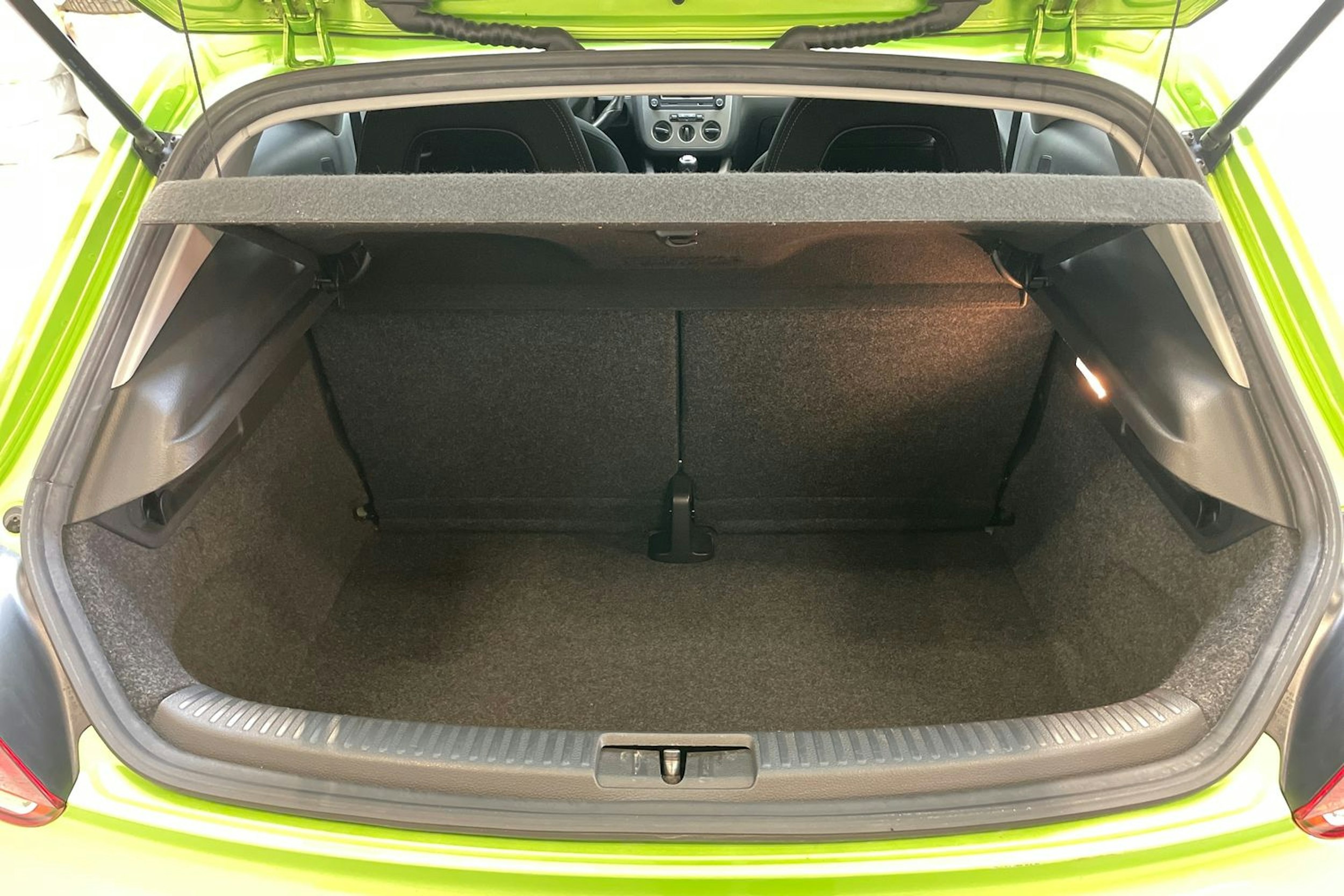 vihreä Volkswagen Scirocco 2009 kuva 27.