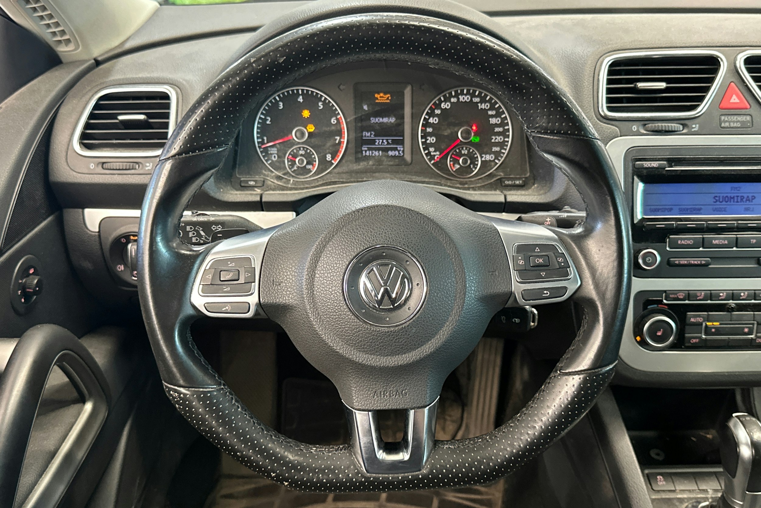 punainen Volkswagen Scirocco 2011 kuva 14.