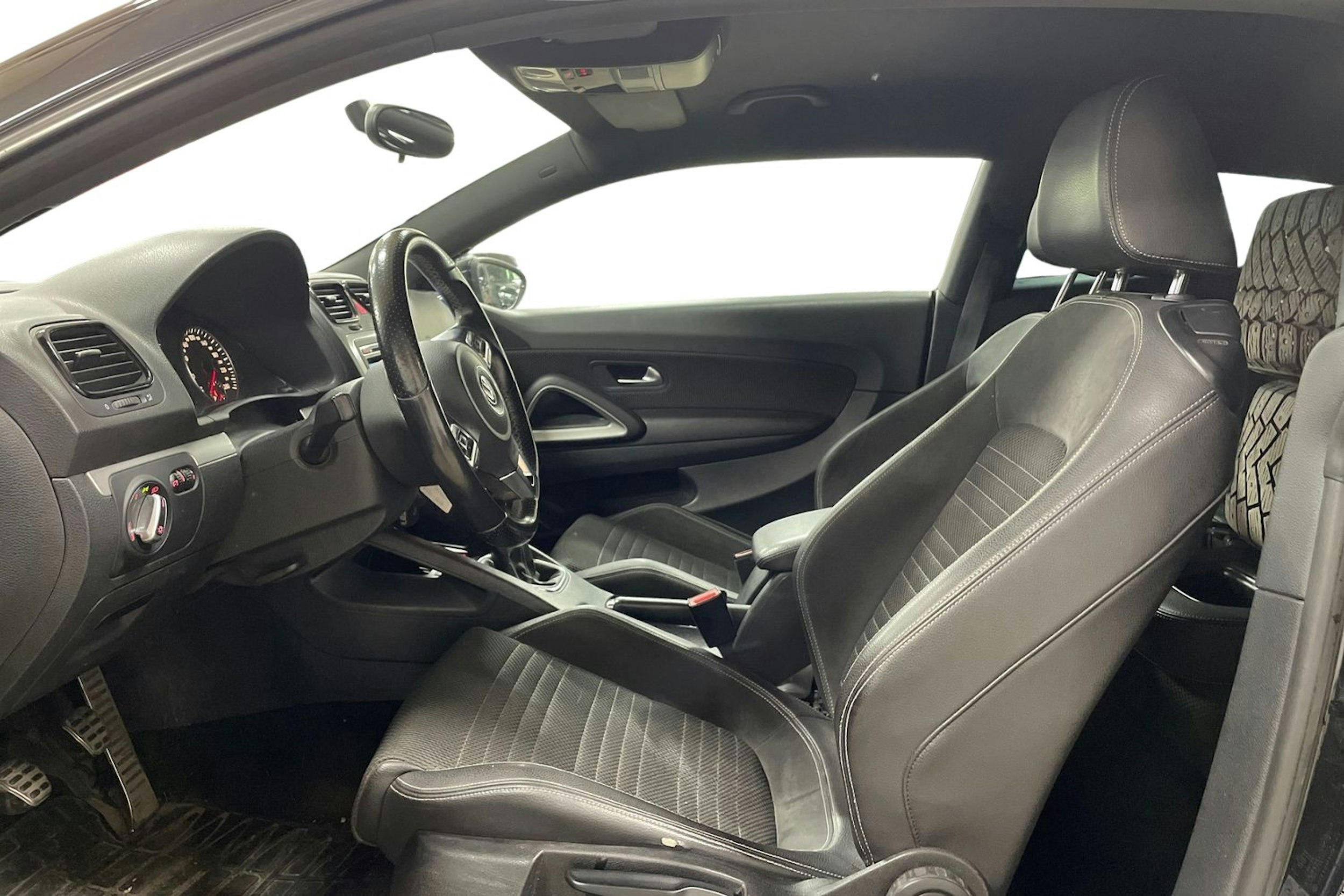 Musta Volkswagen SCIROCCO 2011 kuva 9.