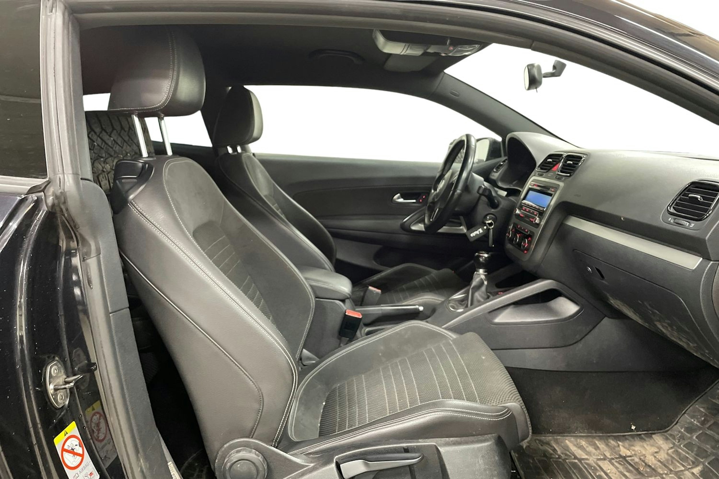 Musta Volkswagen SCIROCCO 2011 kuva 10.