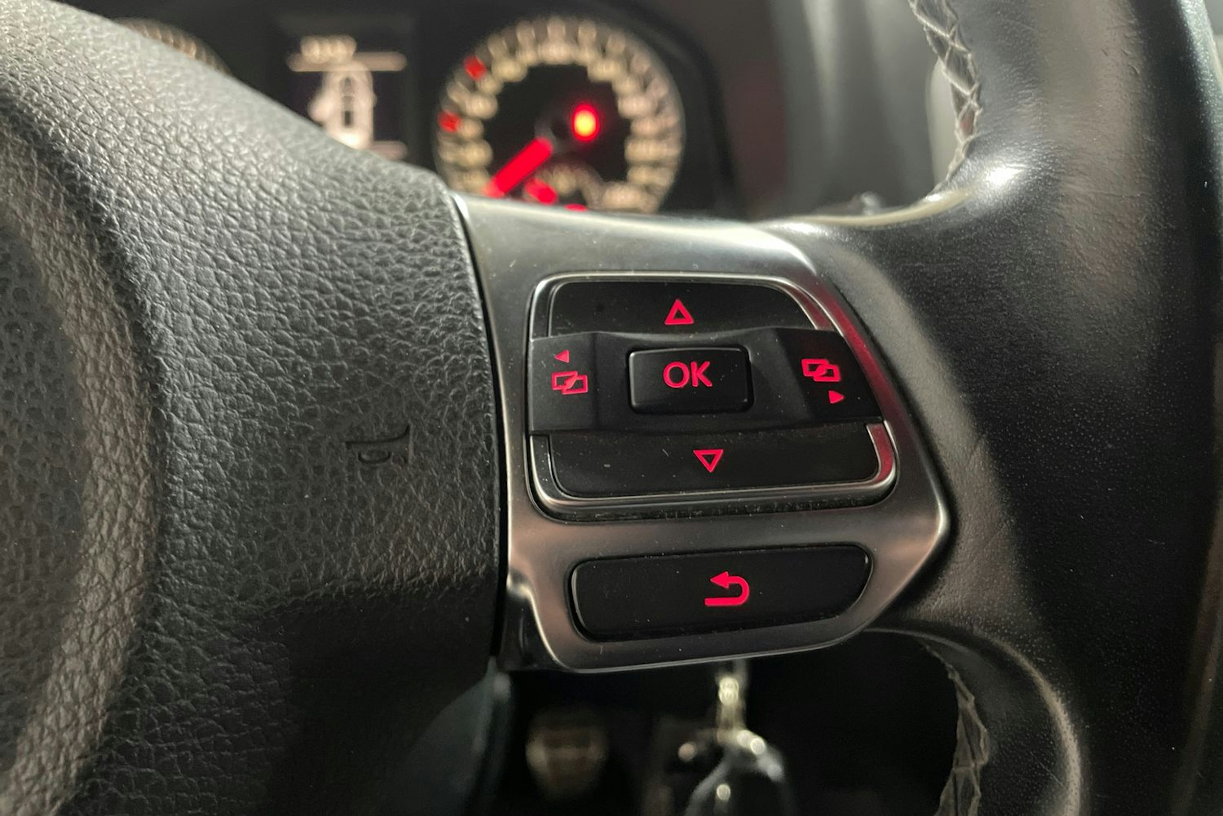 Musta Volkswagen SCIROCCO 2011 kuva 16.