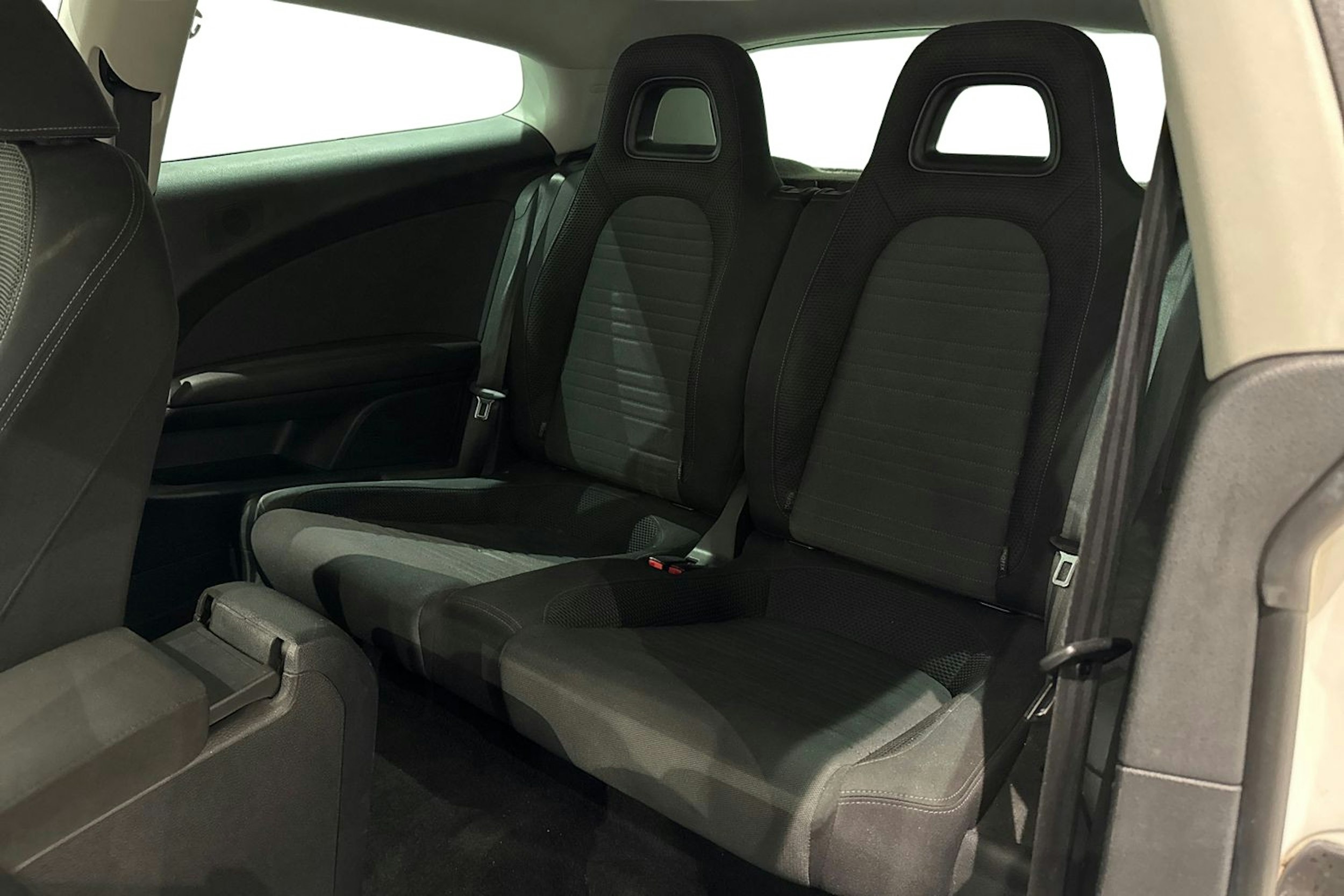 valkoinen Volkswagen Scirocco 2013 kuva 10.