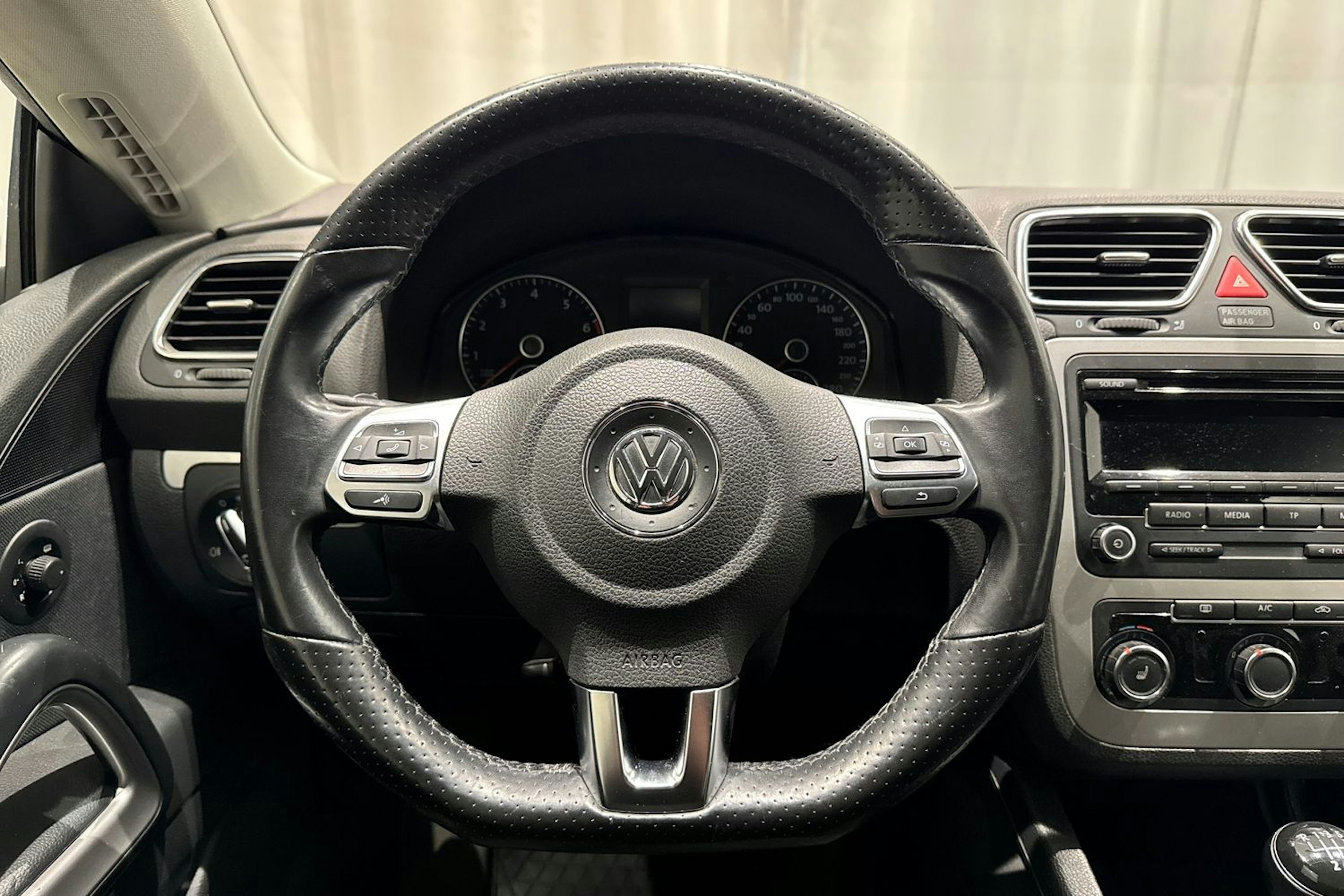 valkoinen Volkswagen Scirocco 2013 kuva 15.