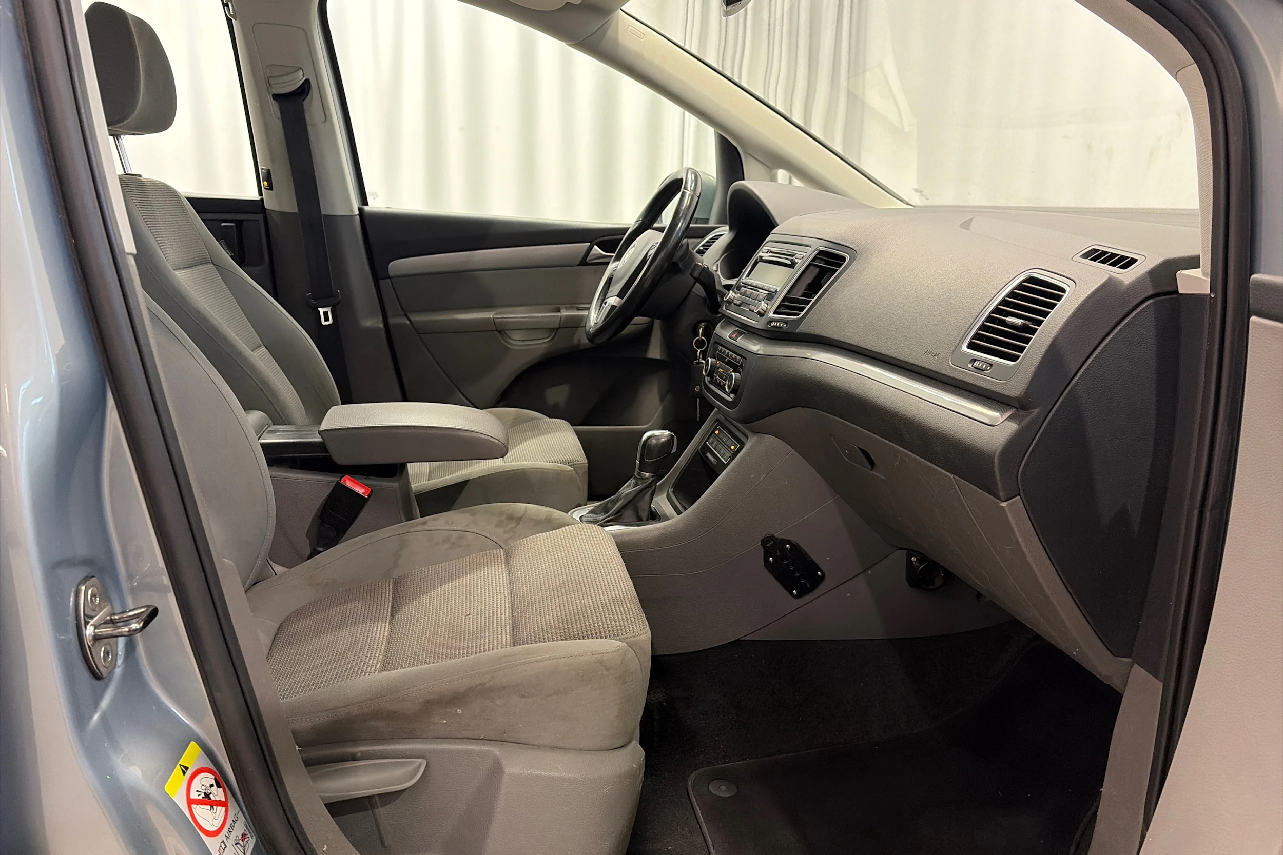 harmaa Volkswagen Sharan 2010 kuva 12.