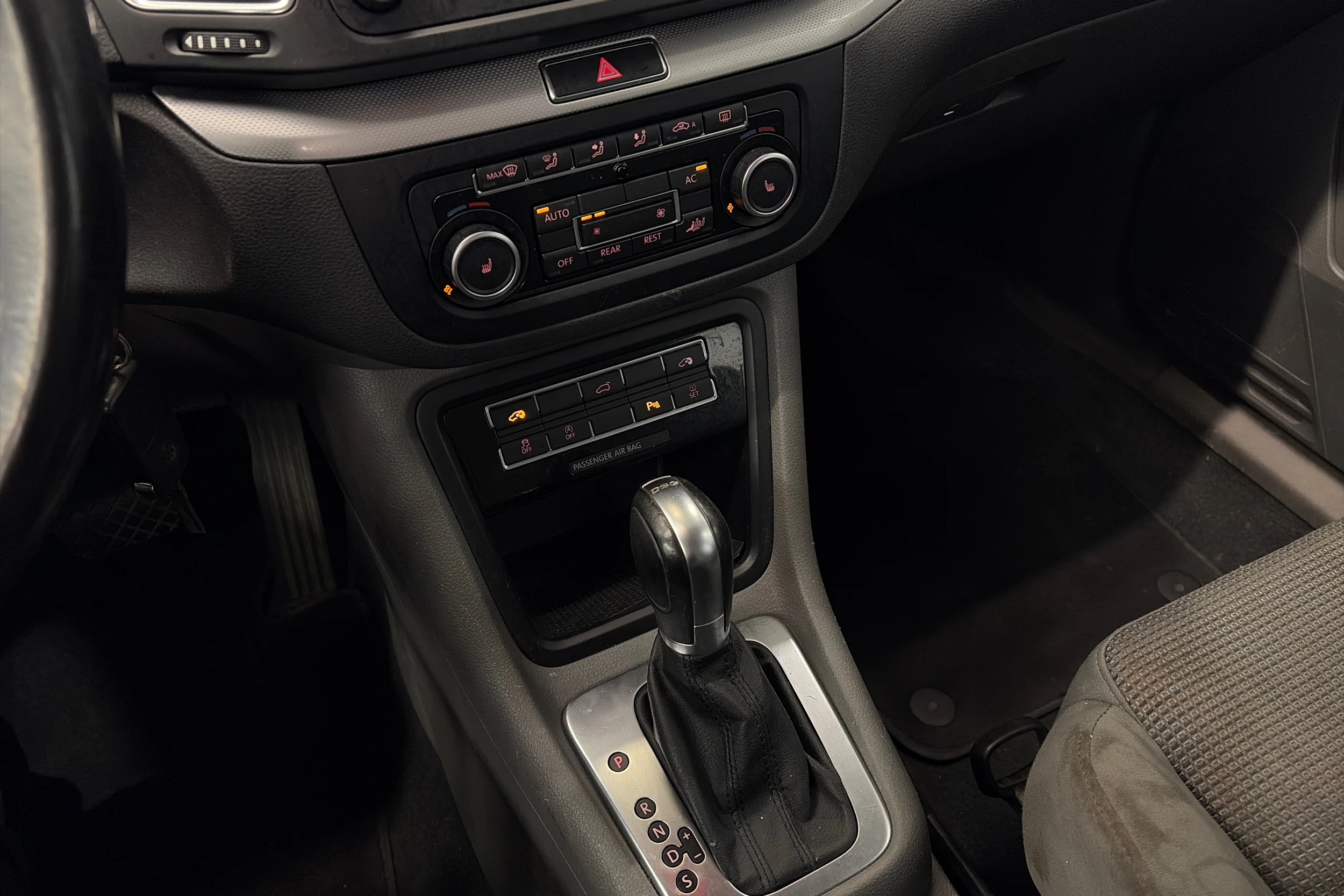 harmaa Volkswagen Sharan 2010 kuva 18.