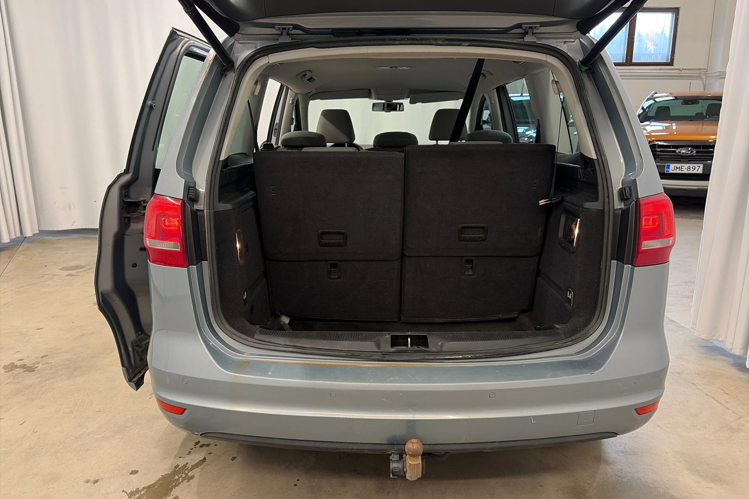 harmaa Volkswagen Sharan 2010 kuva 22.