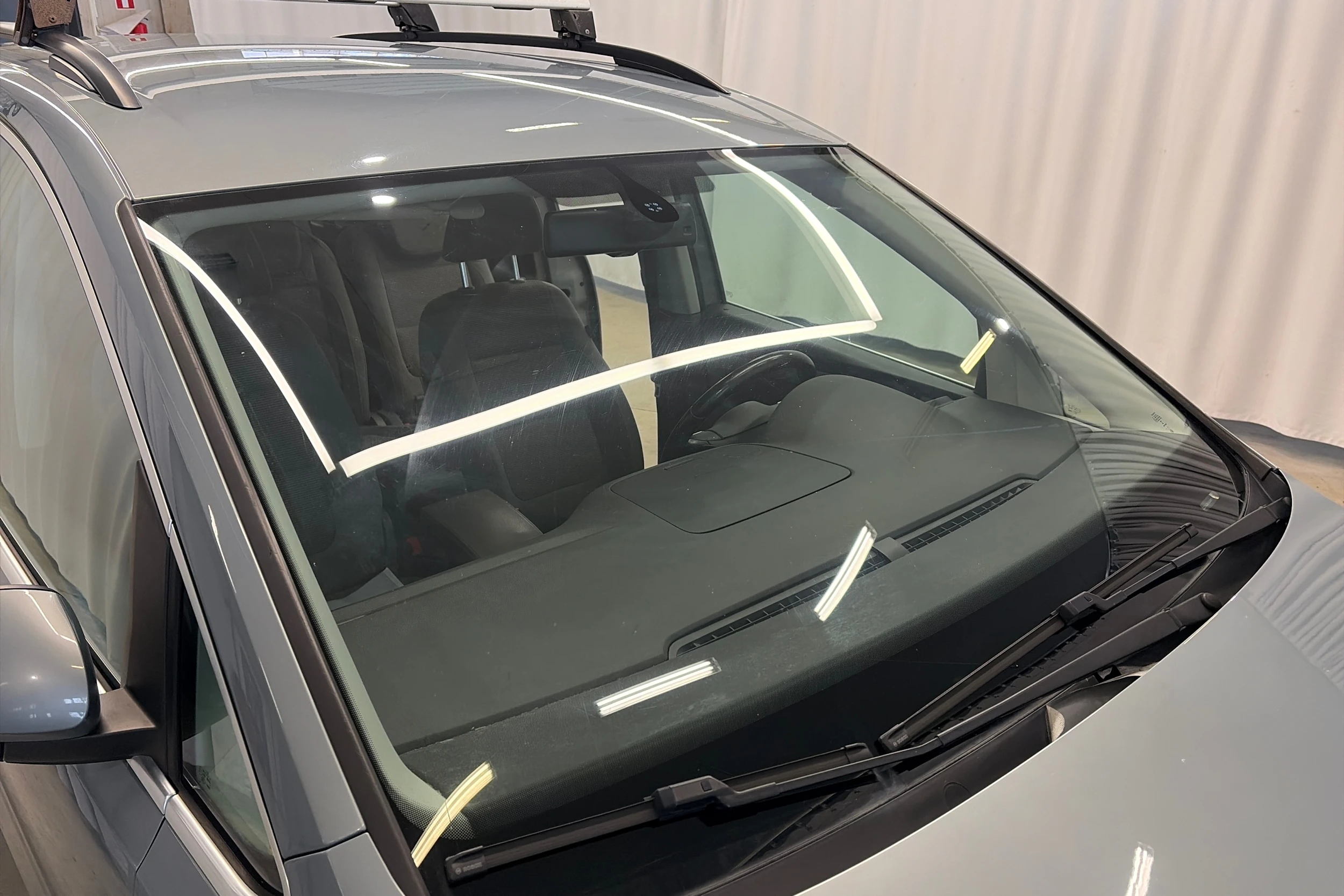 harmaa Volkswagen Sharan 2010 kuva 34.