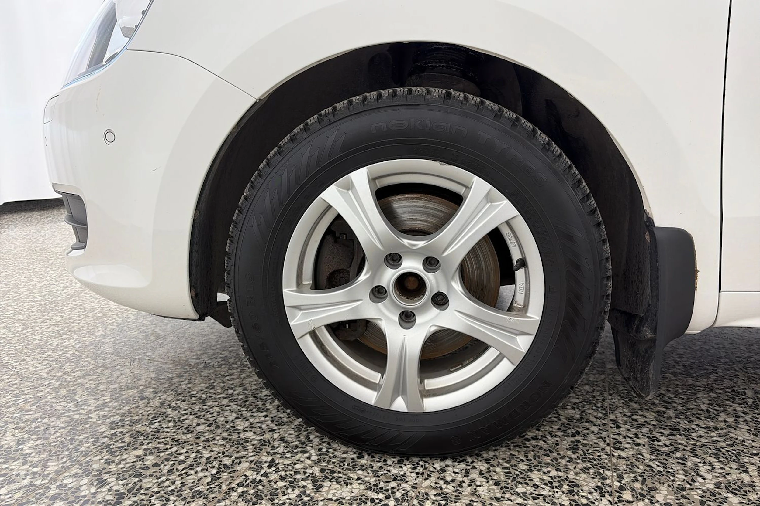 Valkoinen Volkswagen SHARAN 2011 kuva 10.