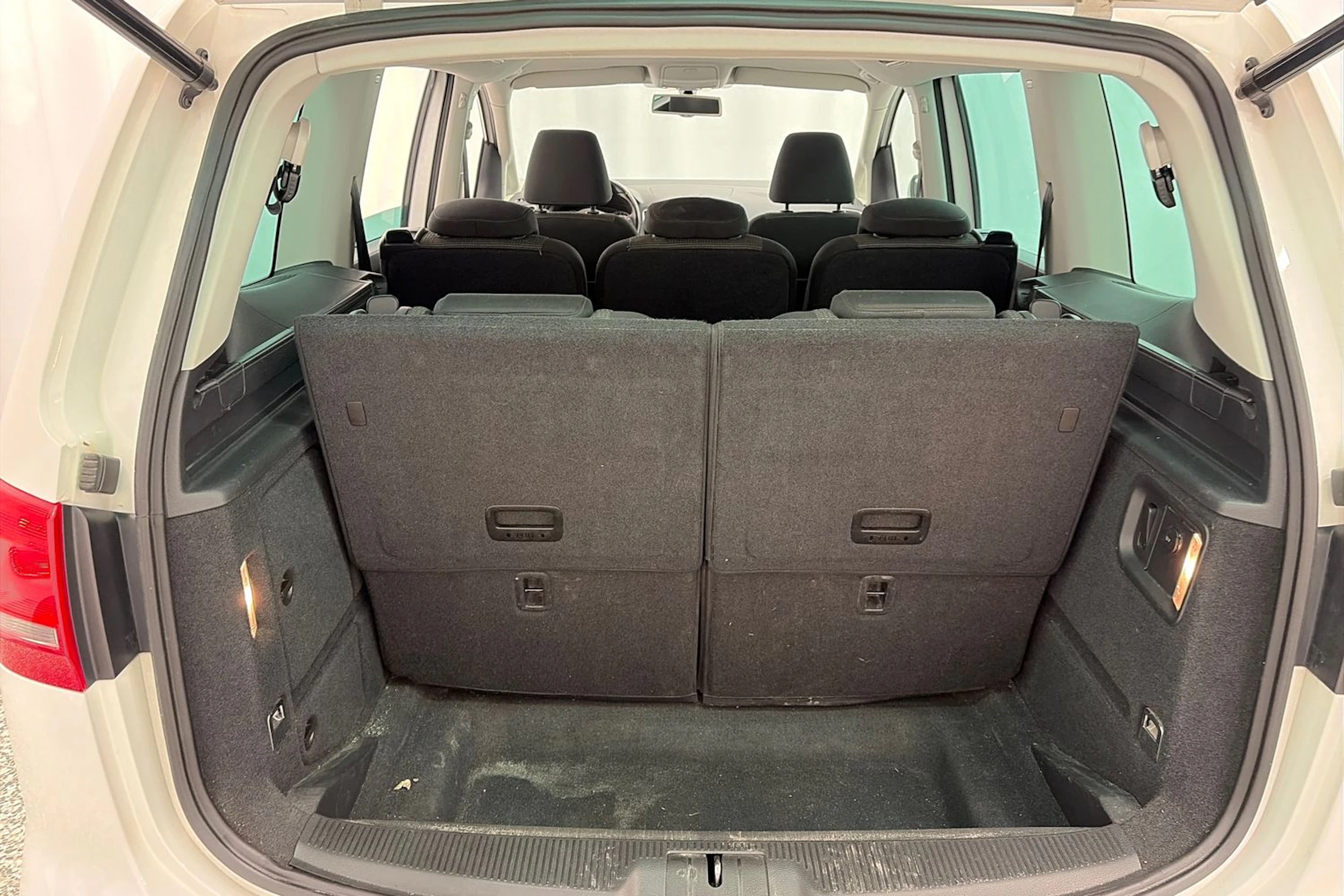 Valkoinen Volkswagen SHARAN 2011 kuva 12.