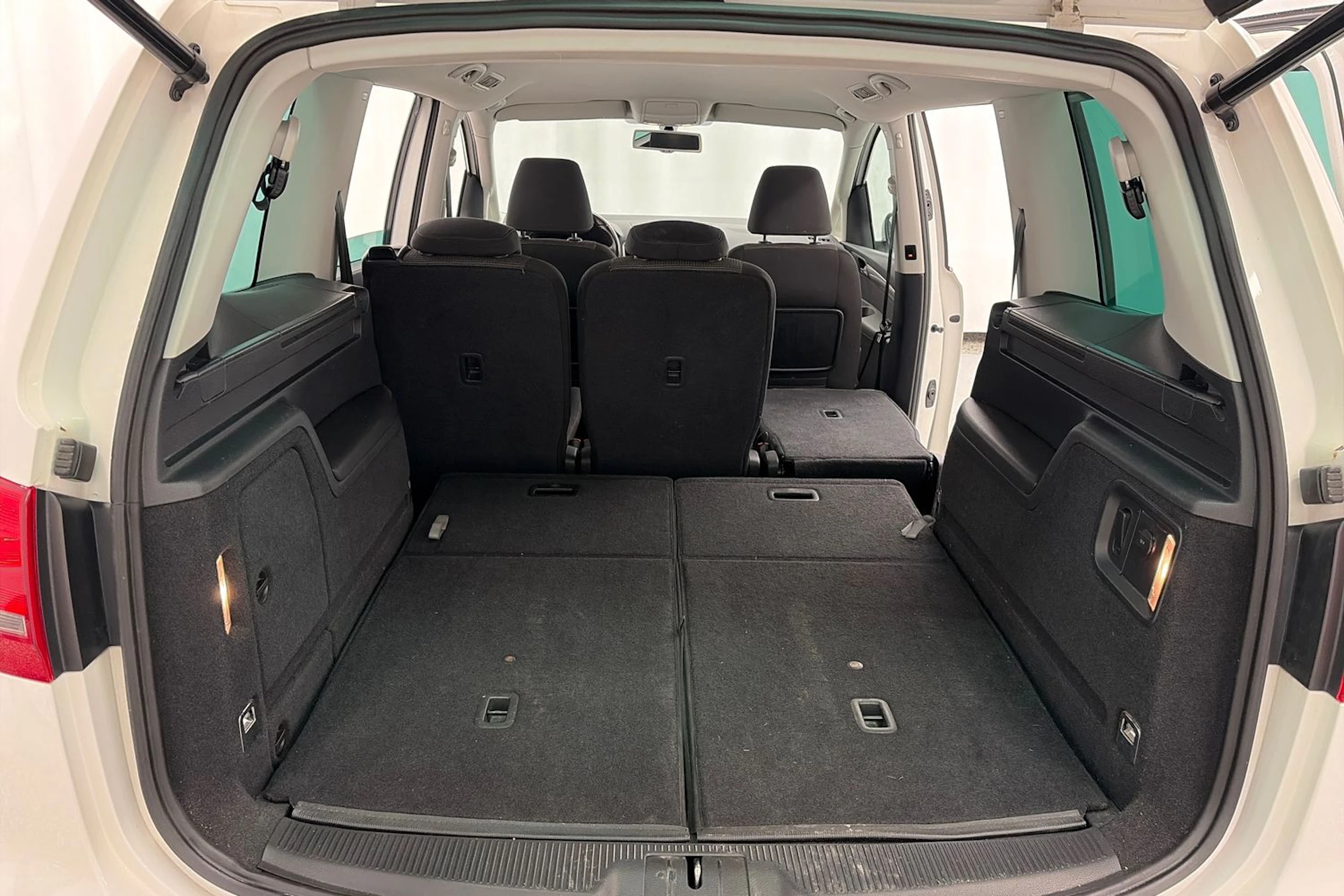 Valkoinen Volkswagen SHARAN 2011 kuva 13.