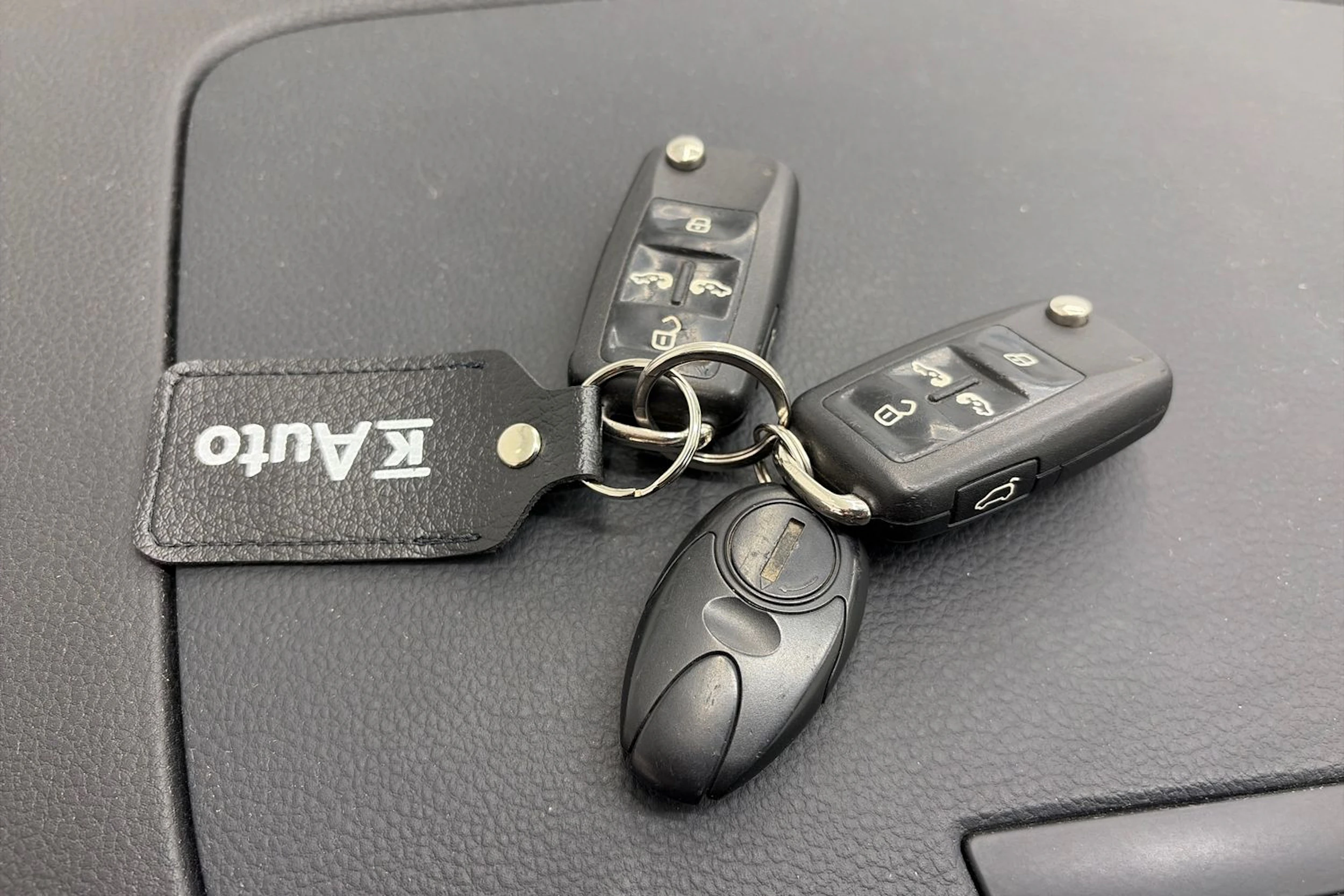 Valkoinen Volkswagen SHARAN 2011 kuva 22.