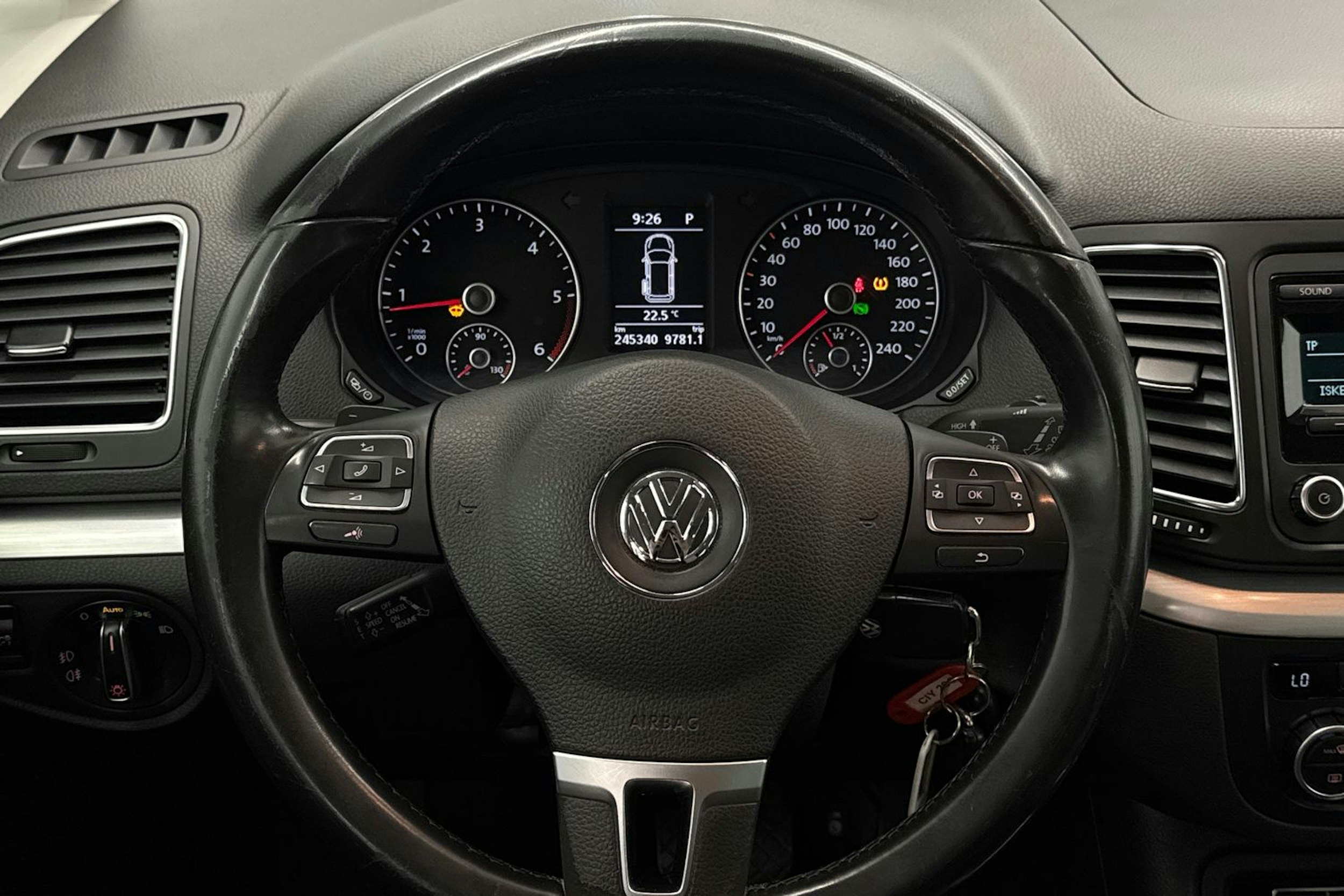 valkoinen Volkswagen Sharan 2013 kuva 14.