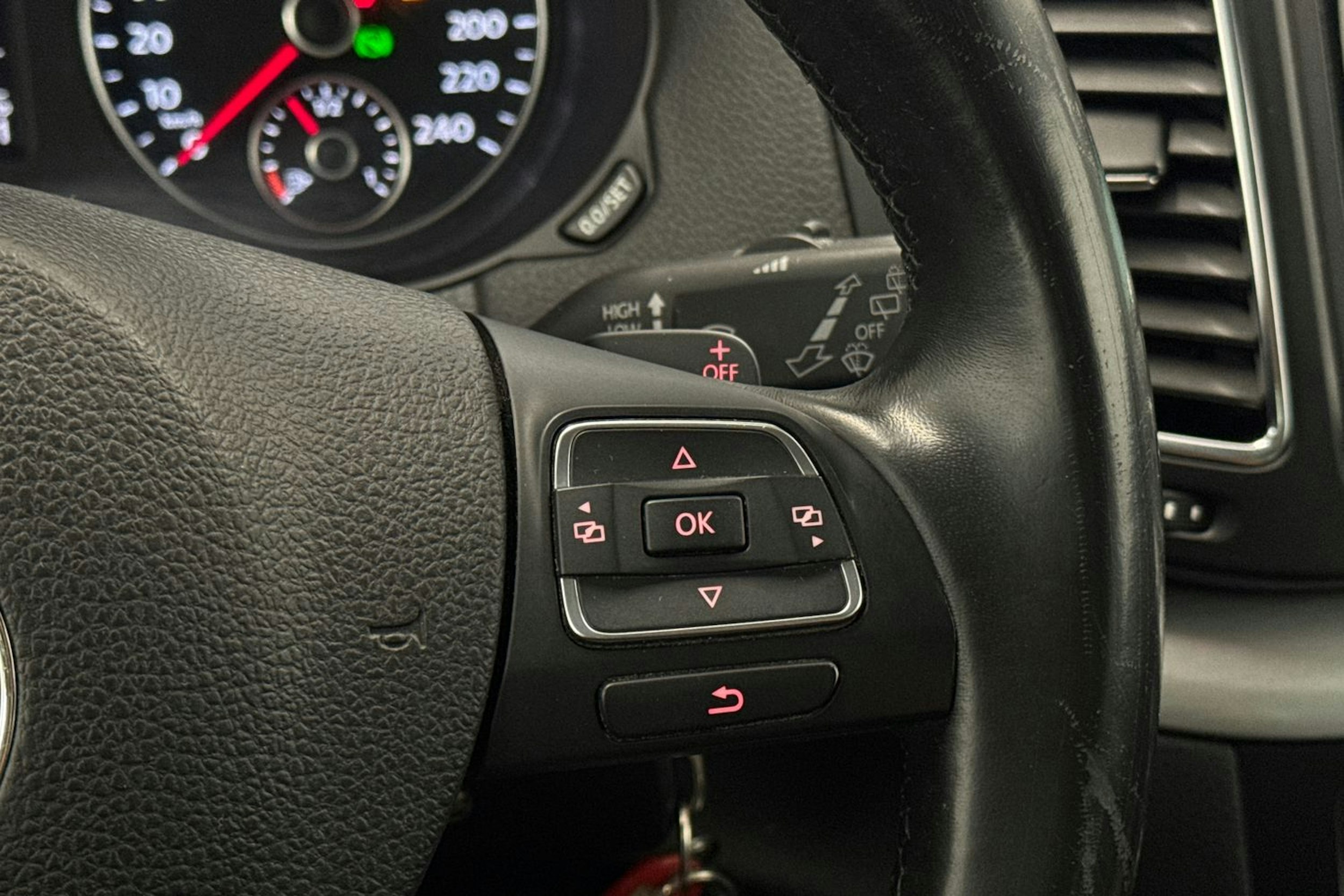valkoinen Volkswagen Sharan 2013 kuva 15.