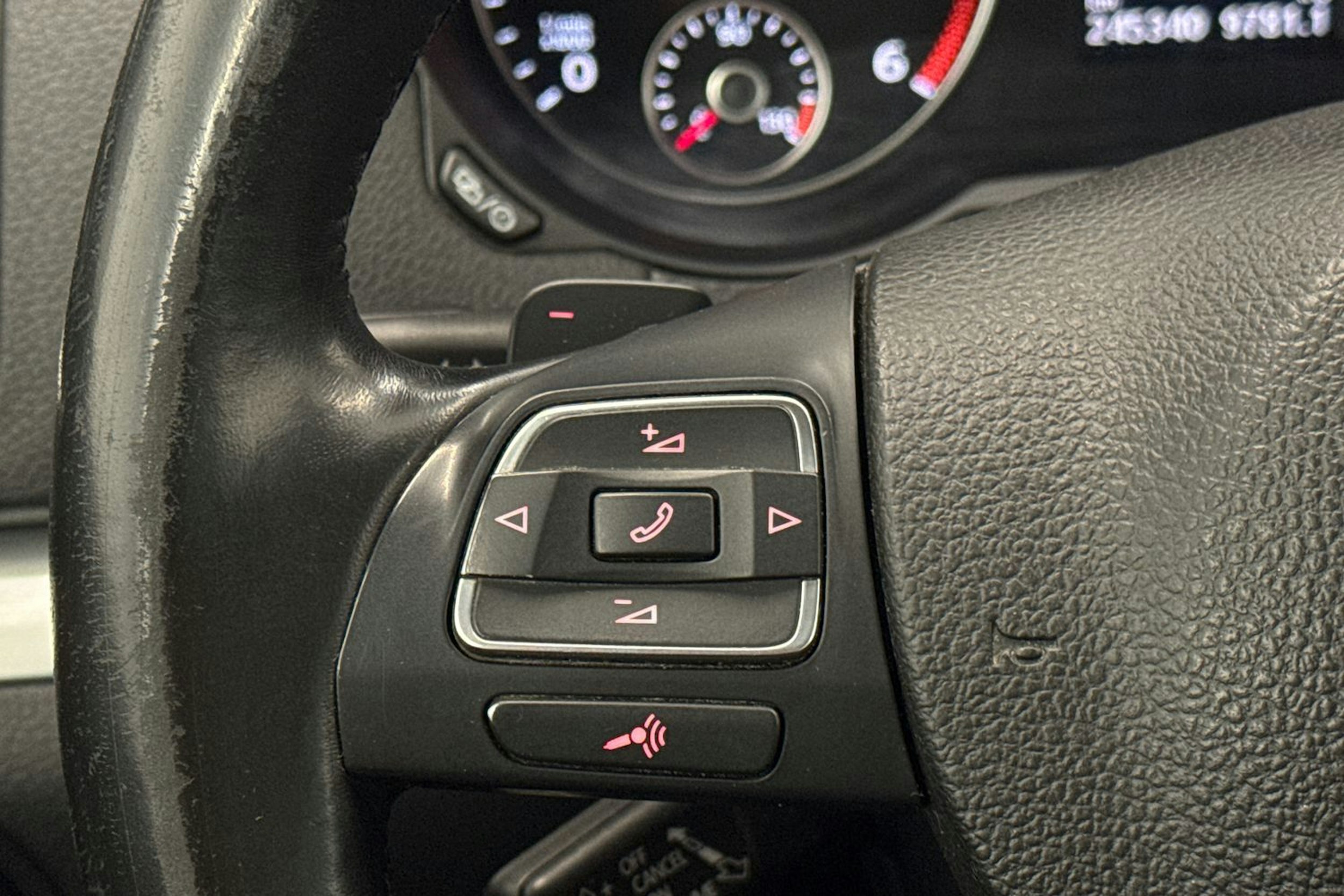 valkoinen Volkswagen Sharan 2013 kuva 16.