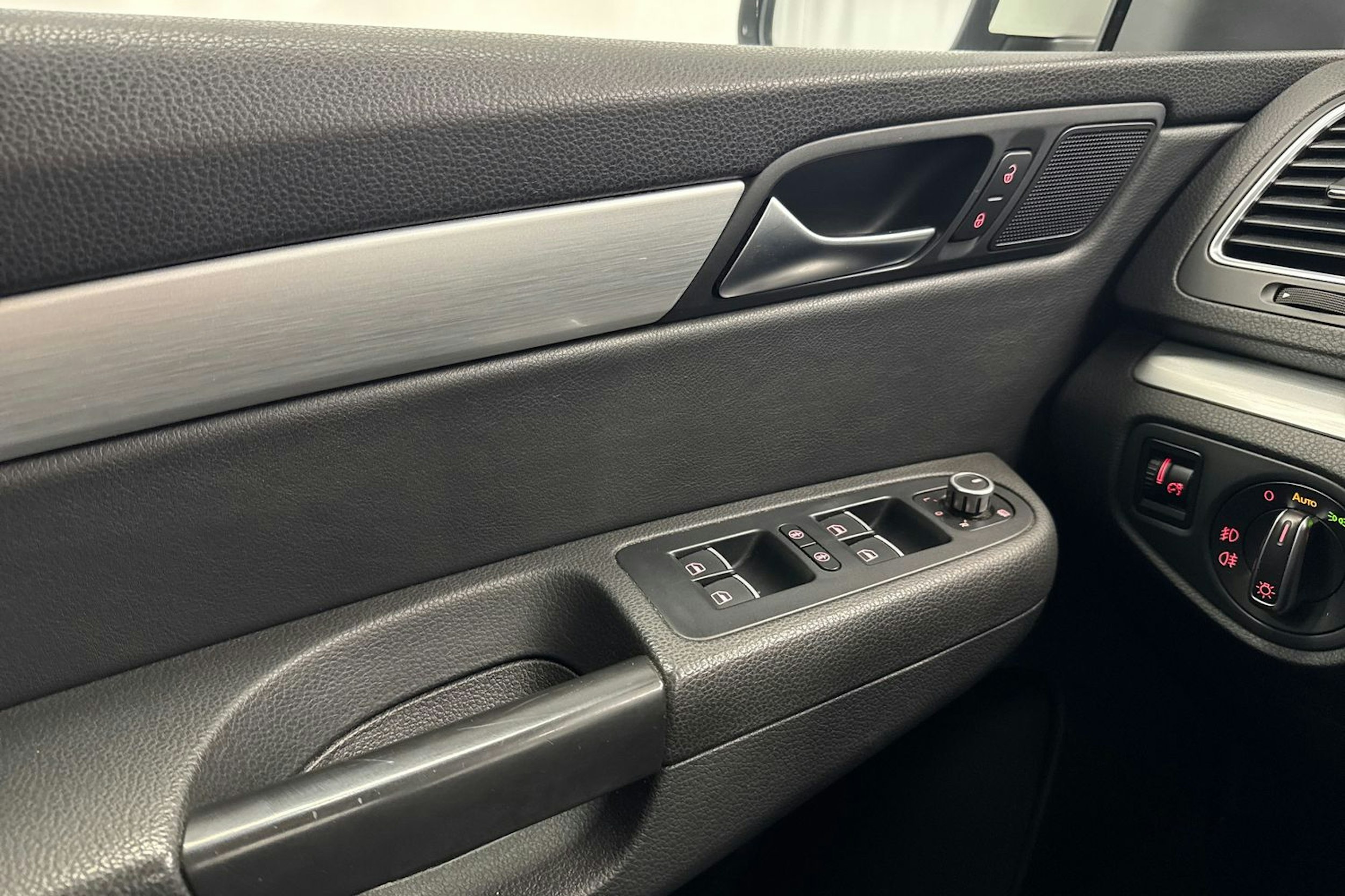 valkoinen Volkswagen Sharan 2013 kuva 19.
