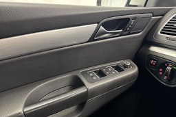 valkoinen Volkswagen Sharan 2013 kuva 19.