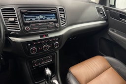 valkoinen Volkswagen Sharan 2013 kuva 22.