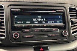 valkoinen Volkswagen Sharan 2013 kuva 23.