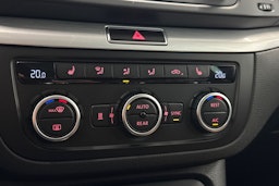 valkoinen Volkswagen Sharan 2013 kuva 27.