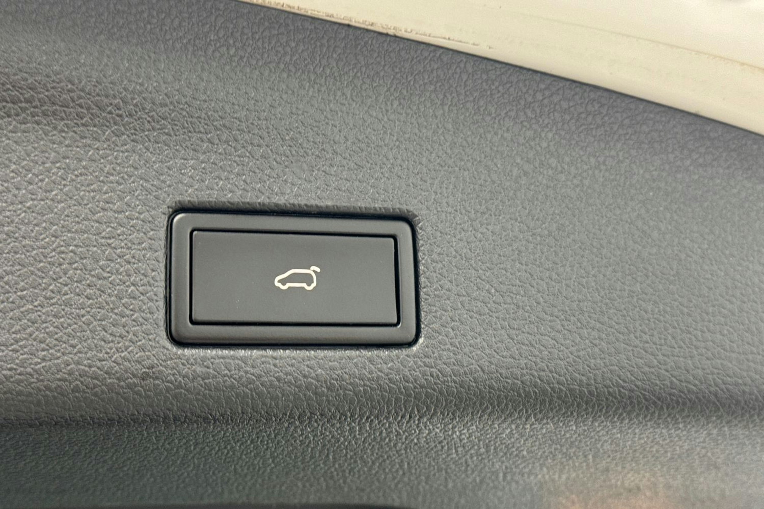 valkoinen Volkswagen Sharan 2013 kuva 34.