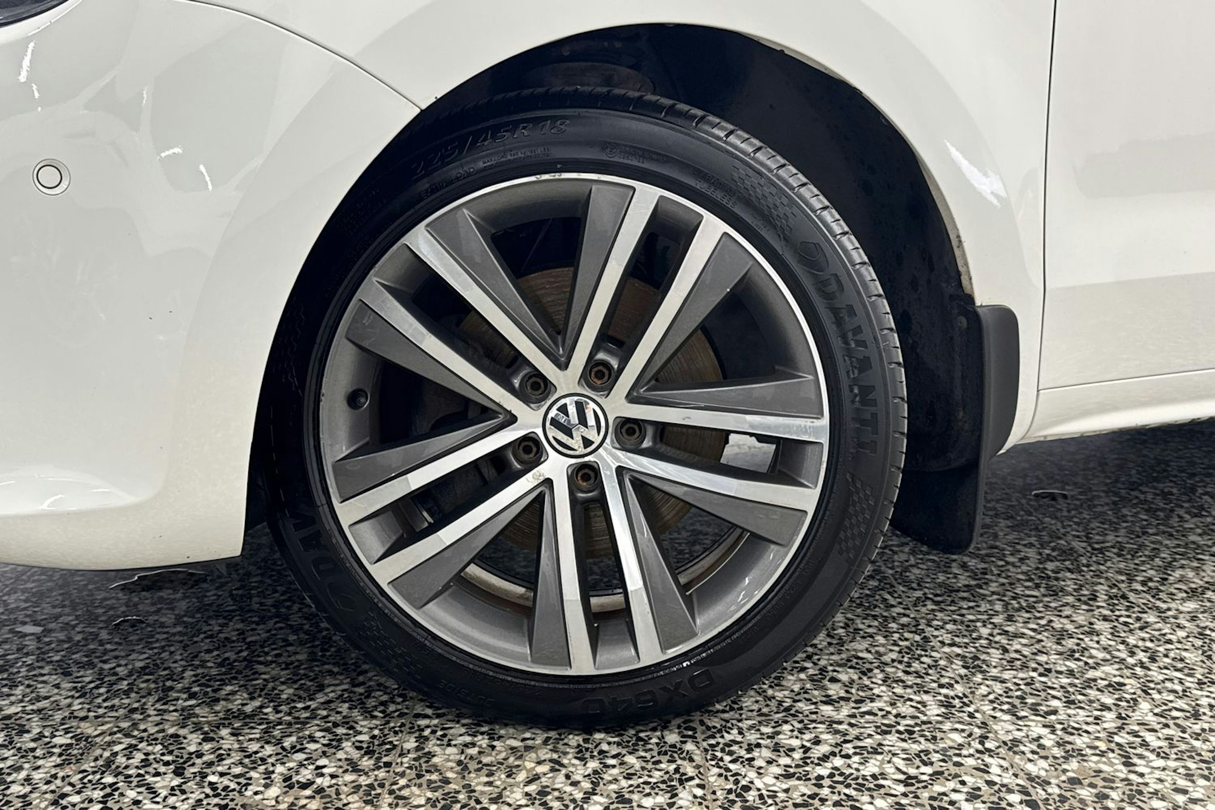 valkoinen Volkswagen Sharan 2013 kuva 37.