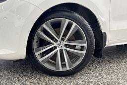 valkoinen Volkswagen Sharan 2013 kuva 37.