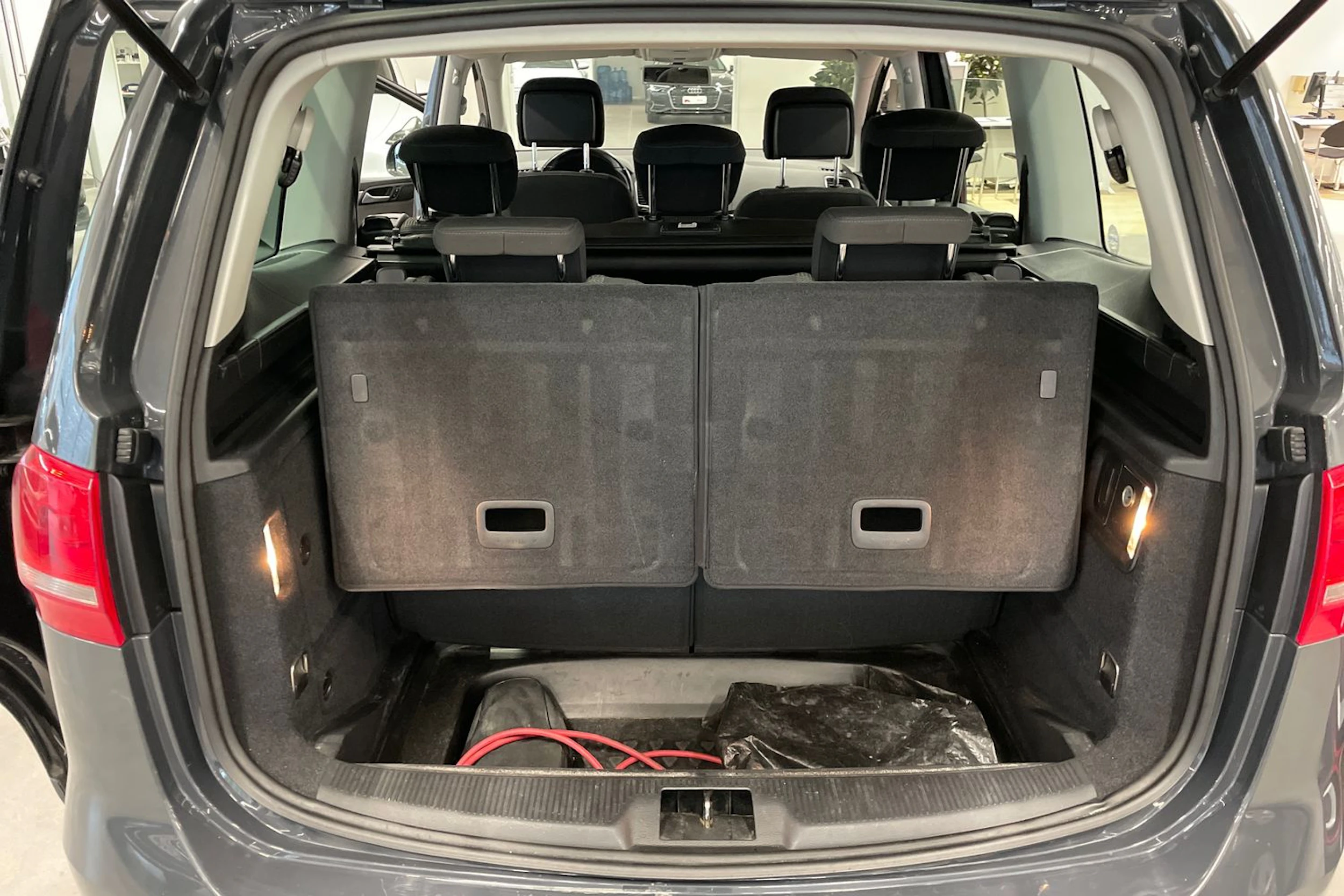 Harmaa Volkswagen SHARAN 2014 kuva 20.