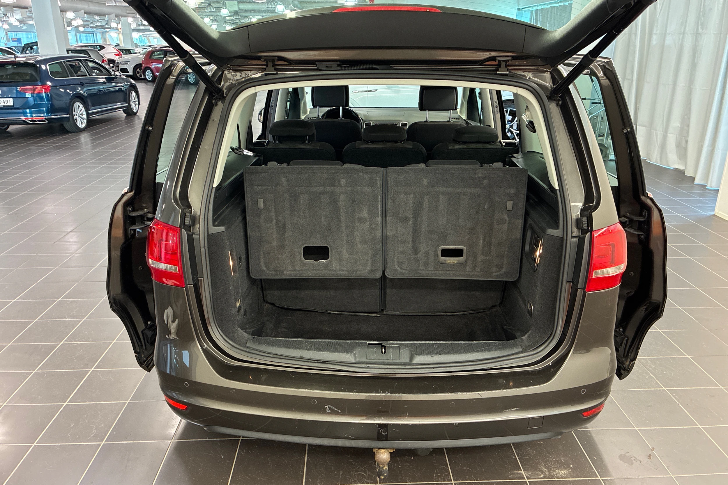 ruskea (beige) Volkswagen Sharan 2015 kuva 12.