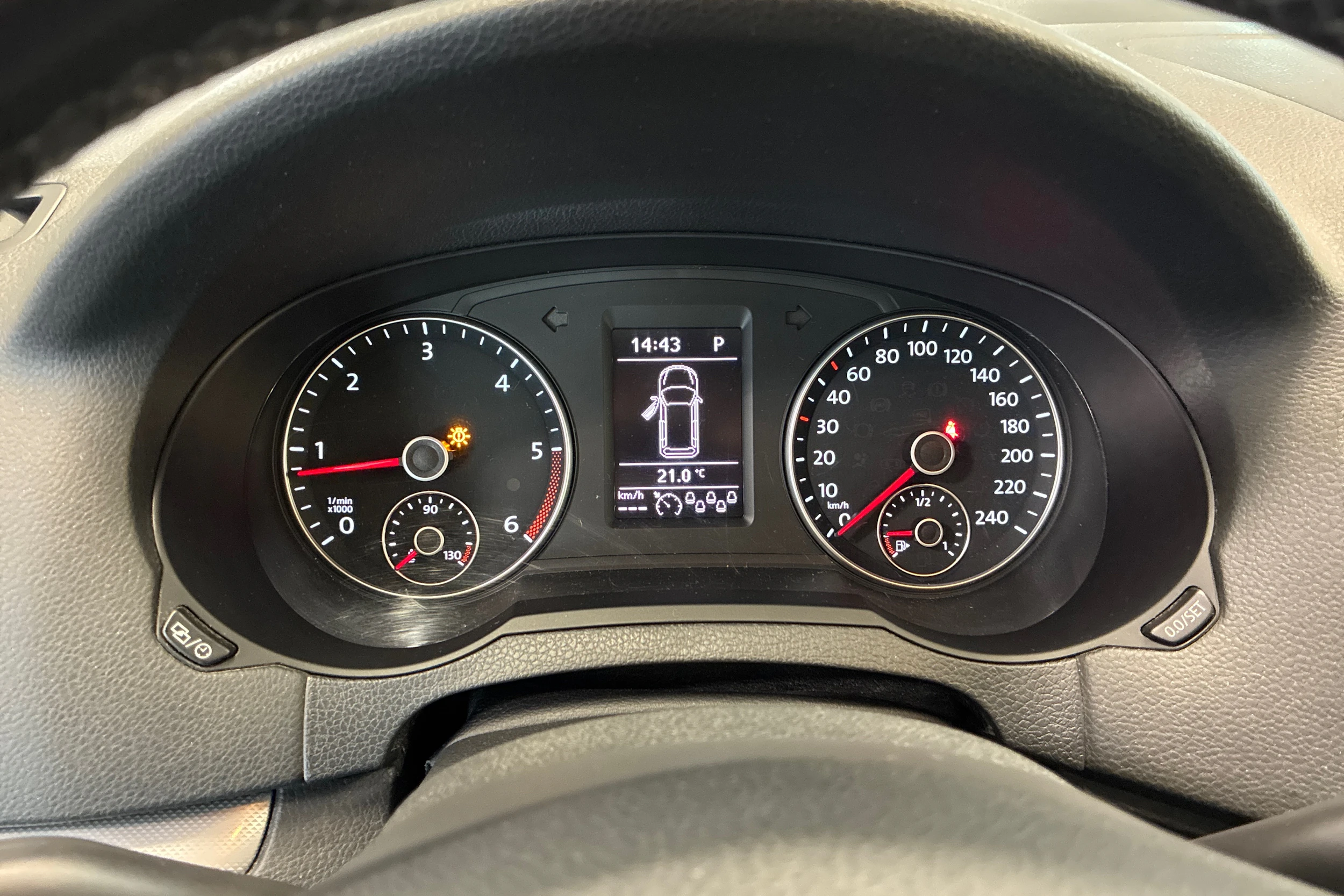 ruskea (beige) Volkswagen Sharan 2015 kuva 13.
