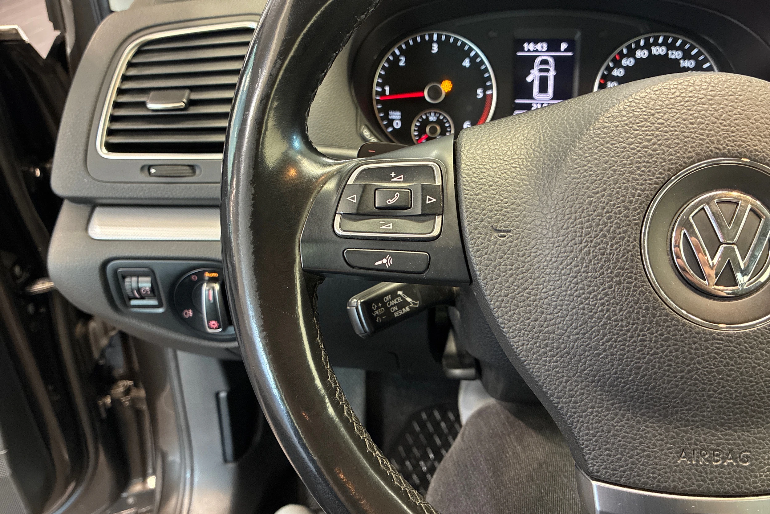 ruskea (beige) Volkswagen Sharan 2015 kuva 15.