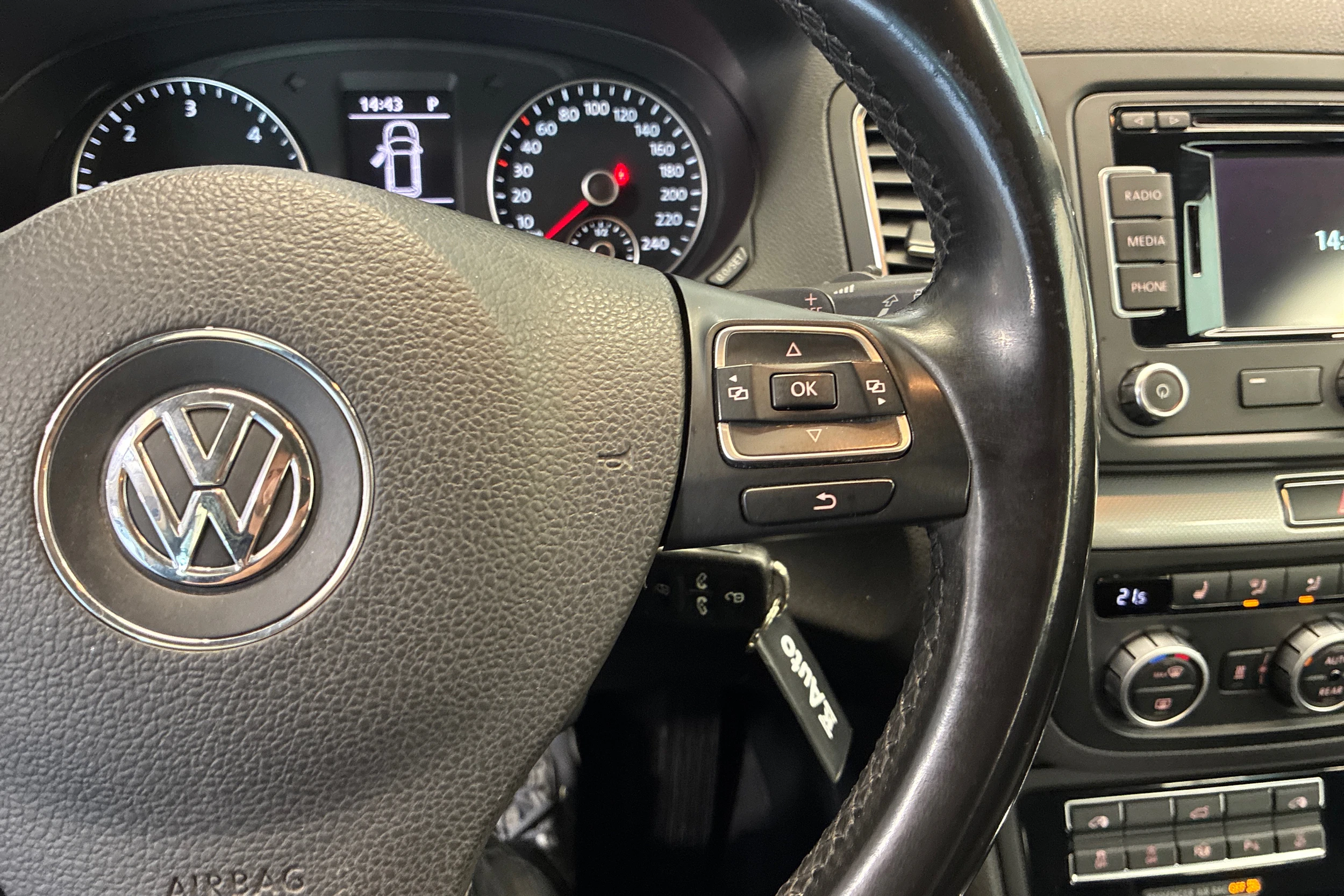 ruskea (beige) Volkswagen Sharan 2015 kuva 16.