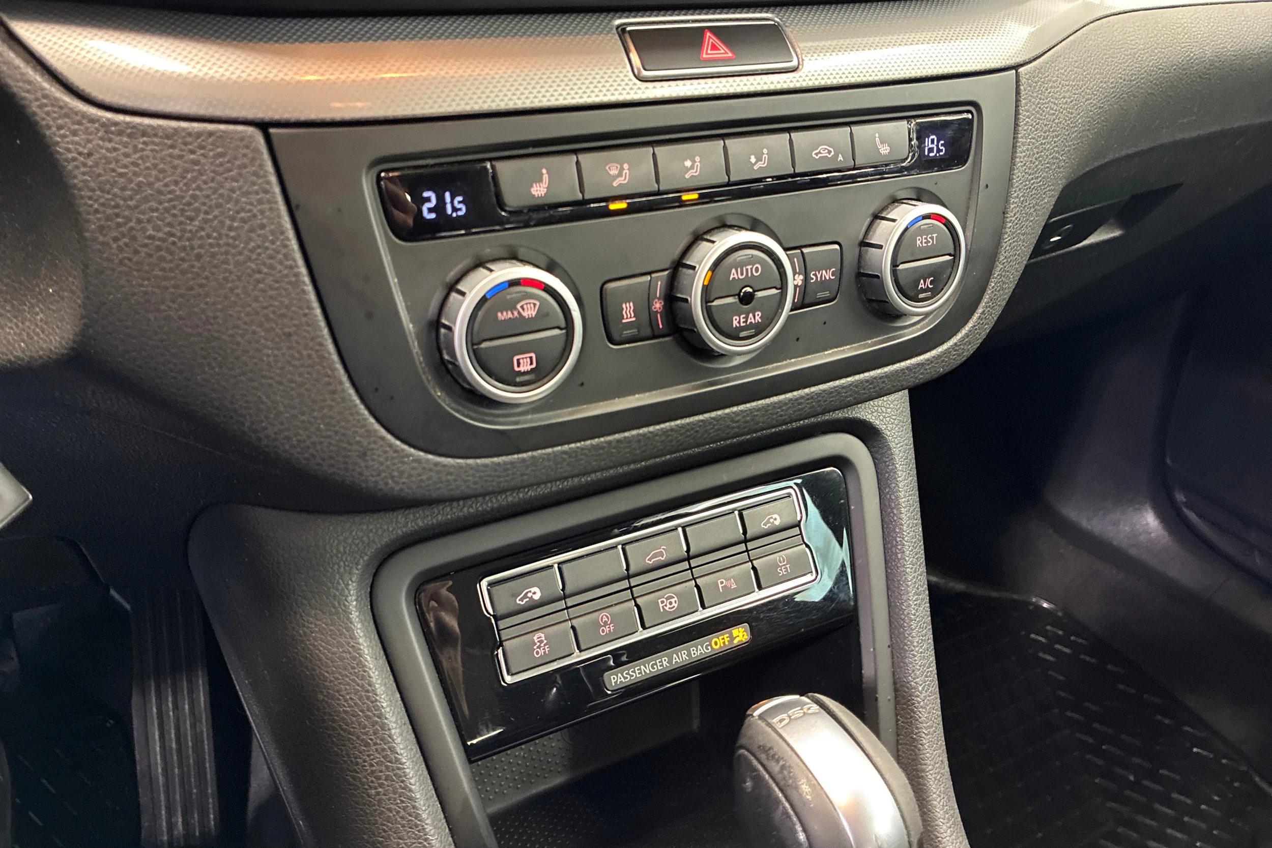 ruskea (beige) Volkswagen Sharan 2015 kuva 17.
