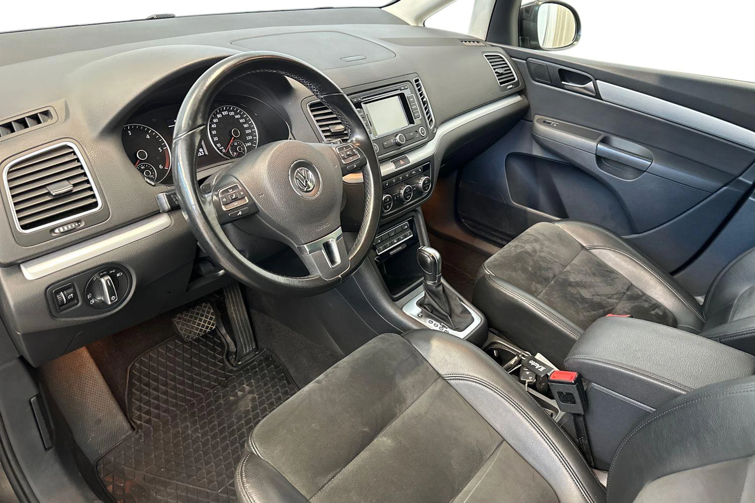 ruskea (beige) Volkswagen Sharan 2015 kuva 8.