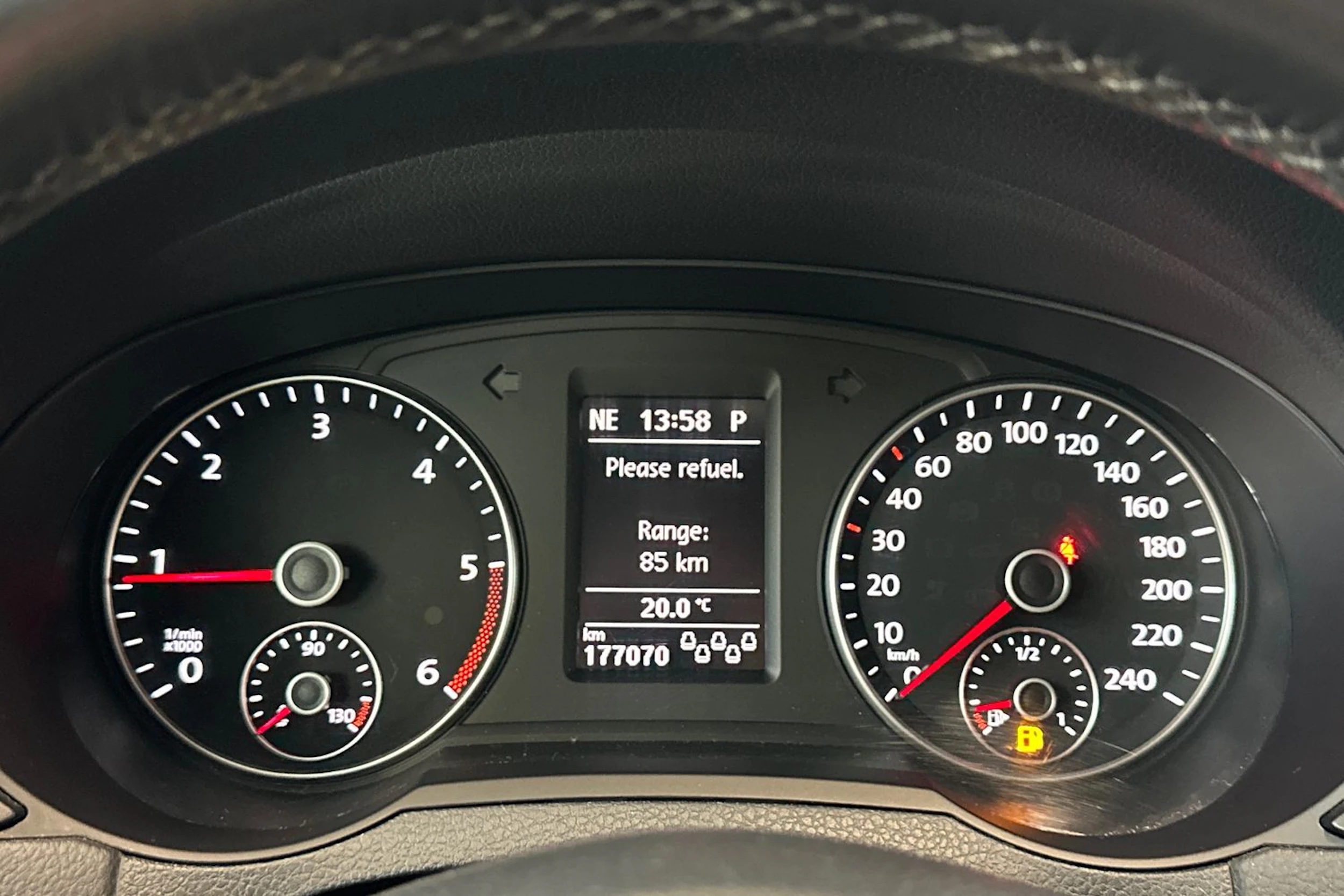 ruskea (beige) Volkswagen Sharan 2015 kuva 17.