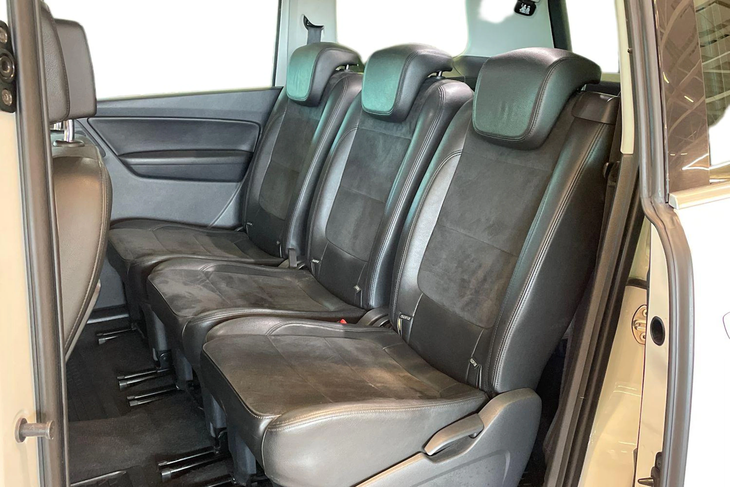valkoinen Volkswagen Sharan 2015 kuva 8.