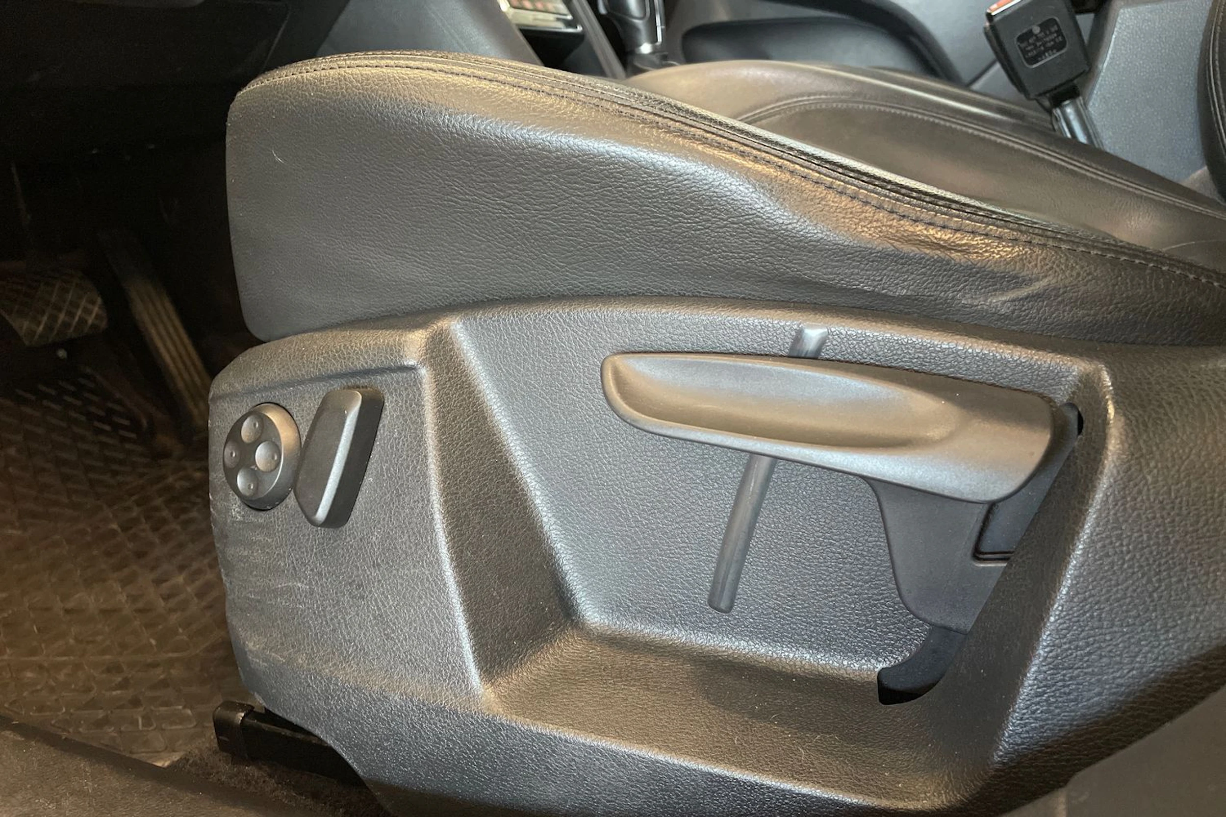 valkoinen Volkswagen Sharan 2015 kuva 12.