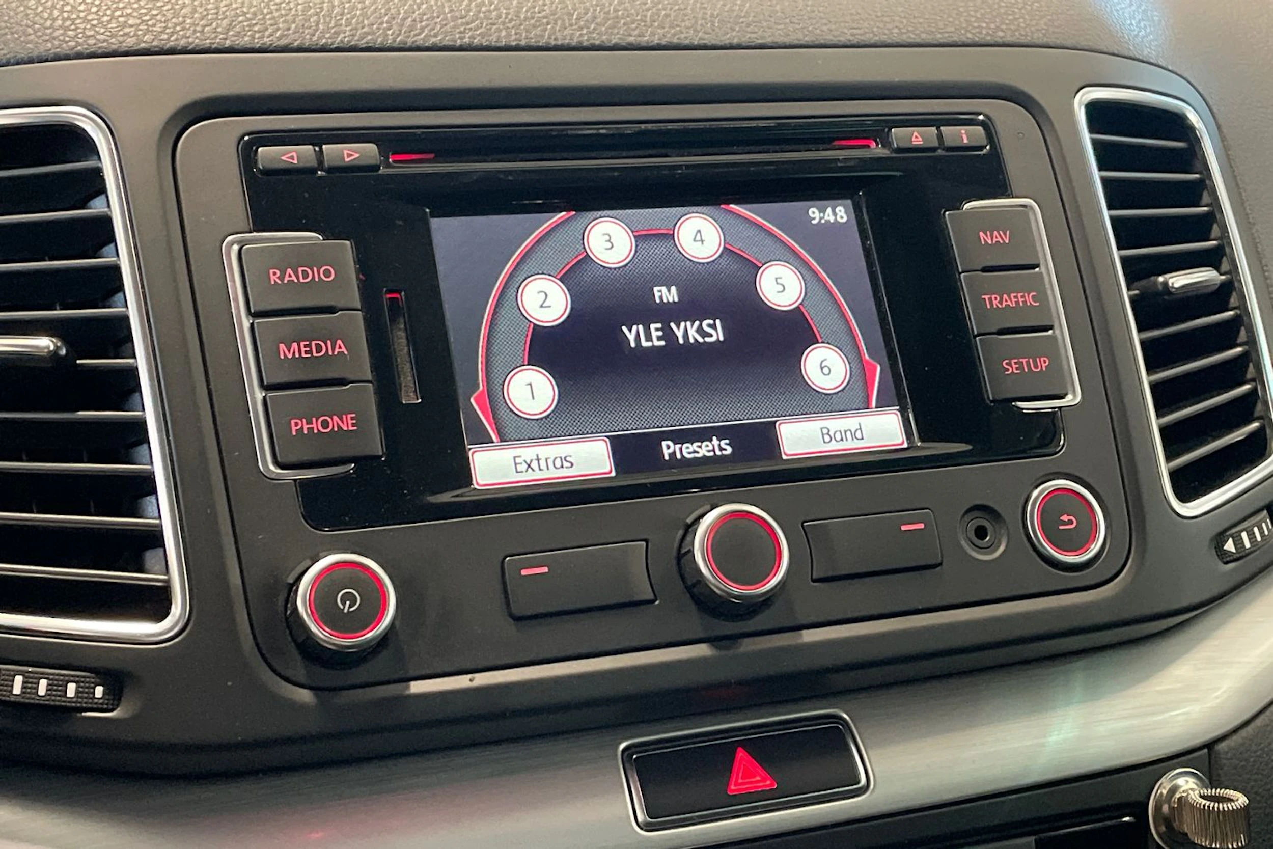 valkoinen Volkswagen Sharan 2015 kuva 18.