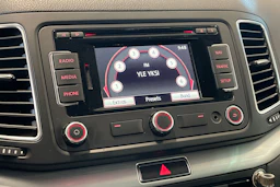 valkoinen Volkswagen Sharan 2015 kuva 18.