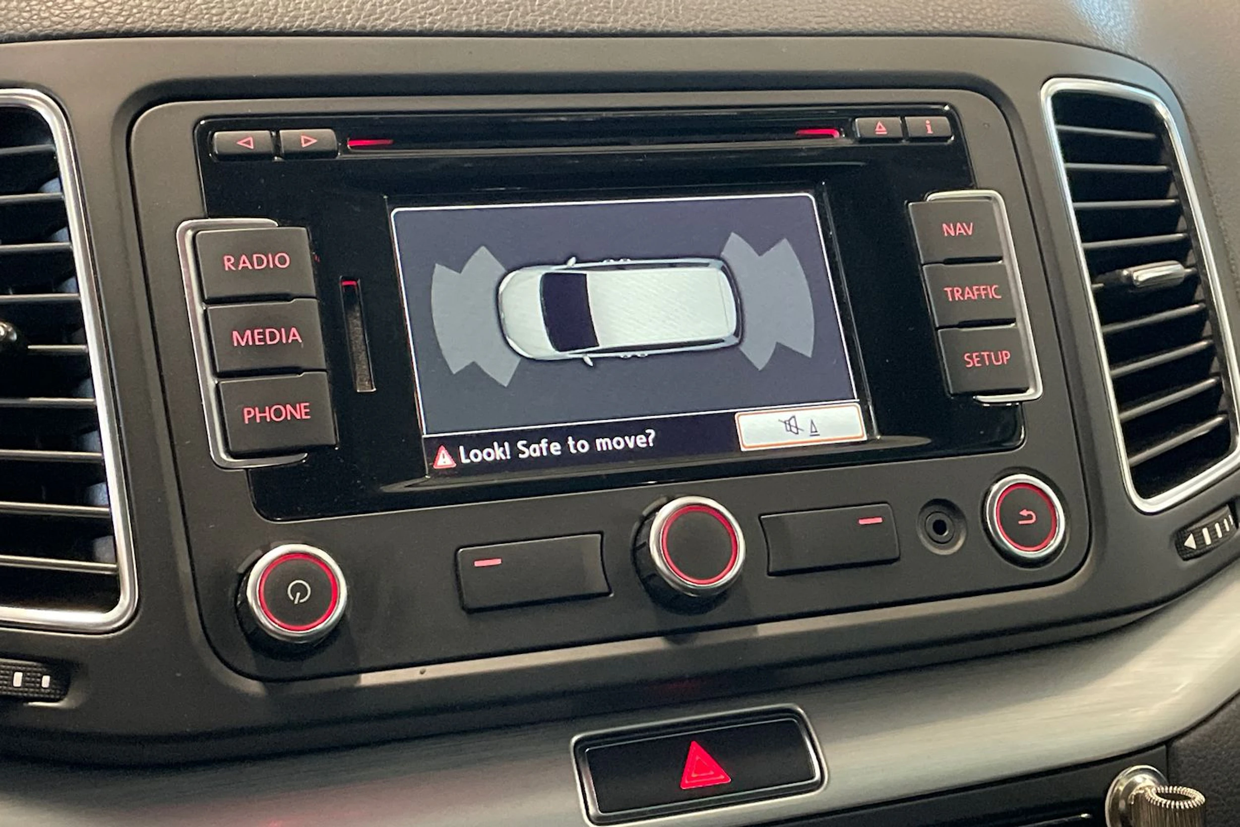 valkoinen Volkswagen Sharan 2015 kuva 19.