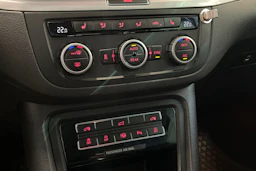 valkoinen Volkswagen Sharan 2015 kuva 24.